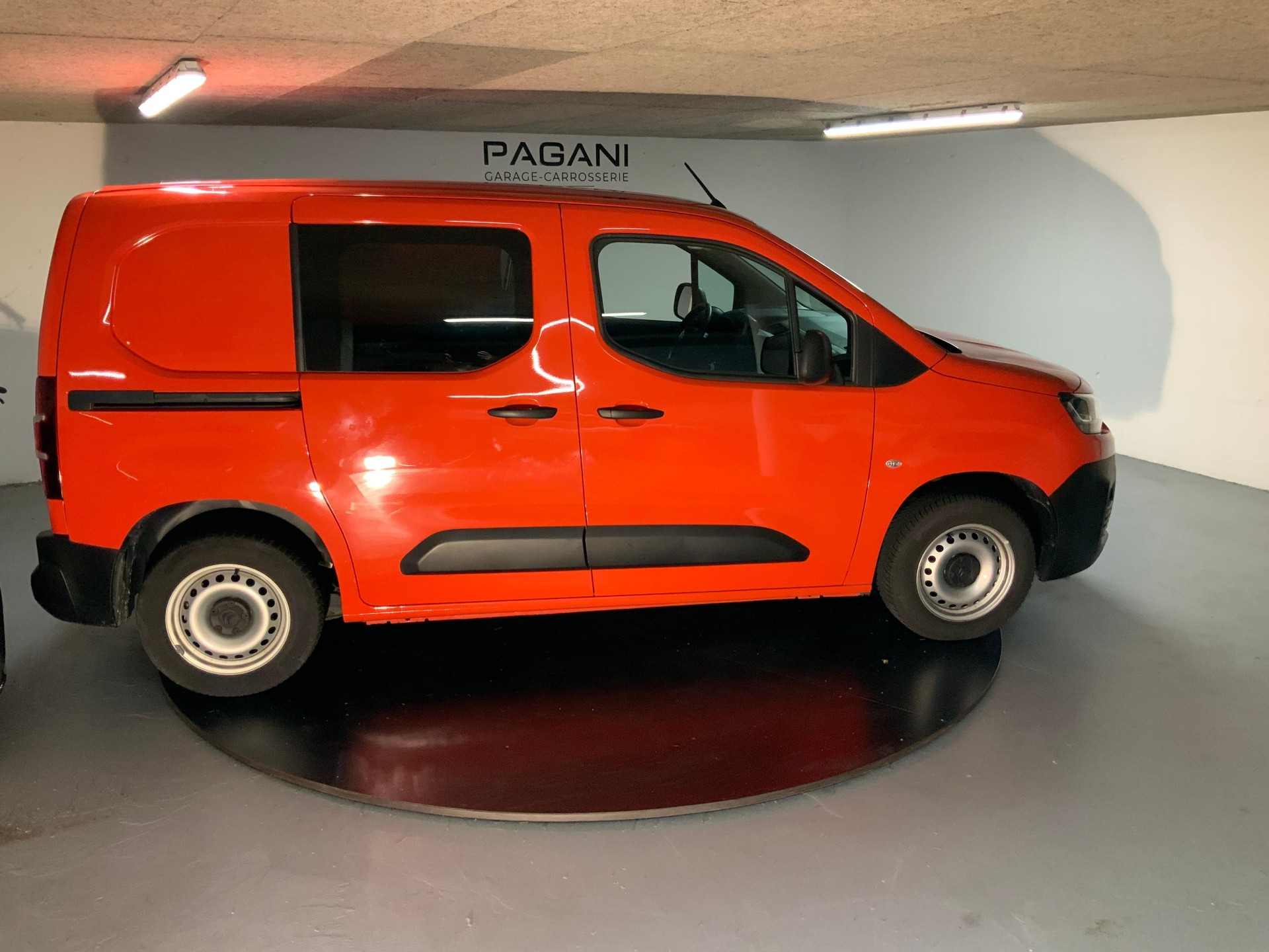 CITROEN Berlingo 650 M 1.2 PureTech 110 Swiss Edition S/S-image-13