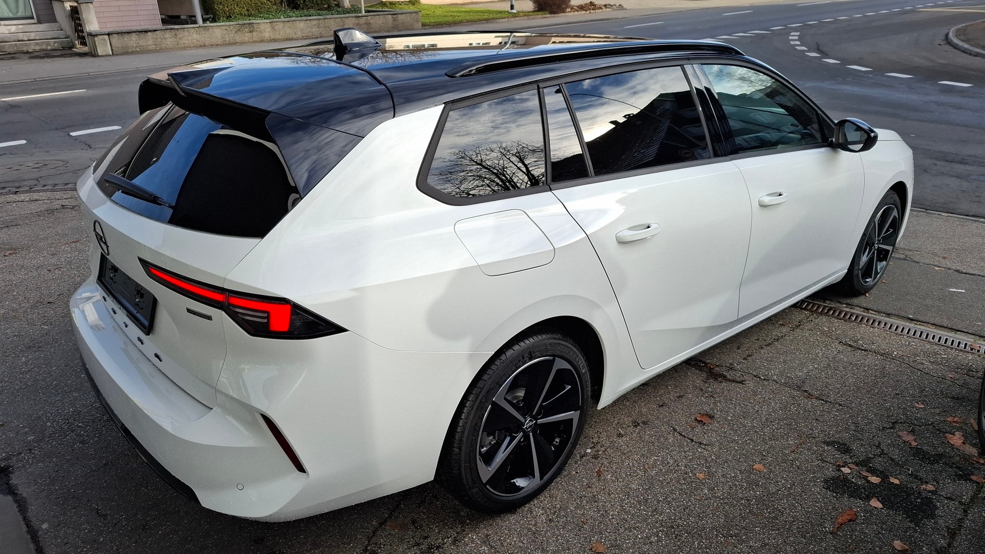OPEL Astra Sports Tourer 1.6 PHEV Turbo Swiss Plus A-image-4
