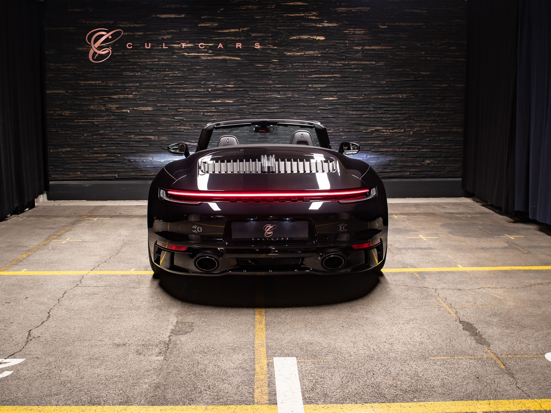 PORSCHE 911 Carrera 4 GTS Cabriolet PDK-image-4