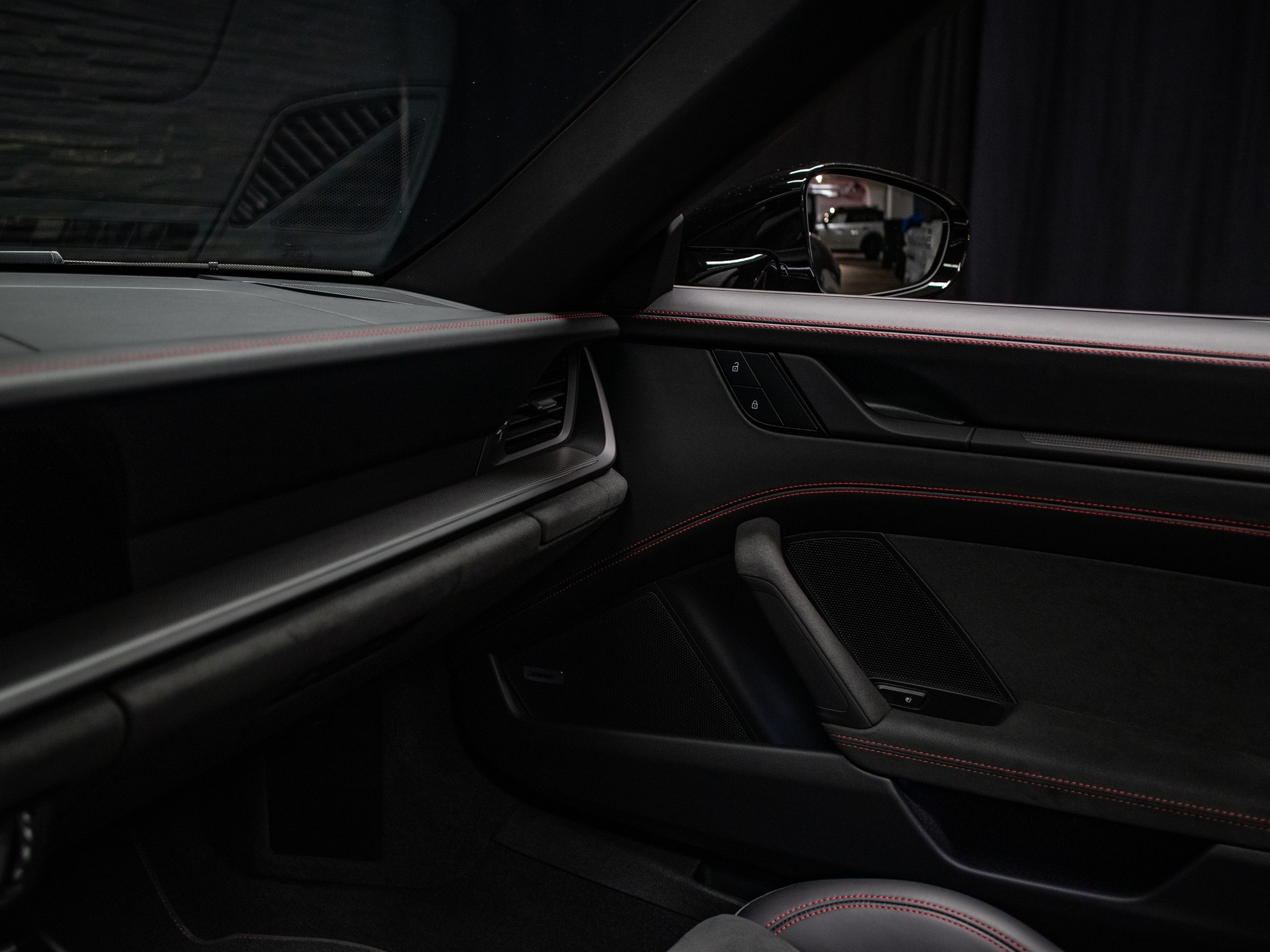 PORSCHE 911 Carrera 4 GTS Cabriolet PDK-image-28