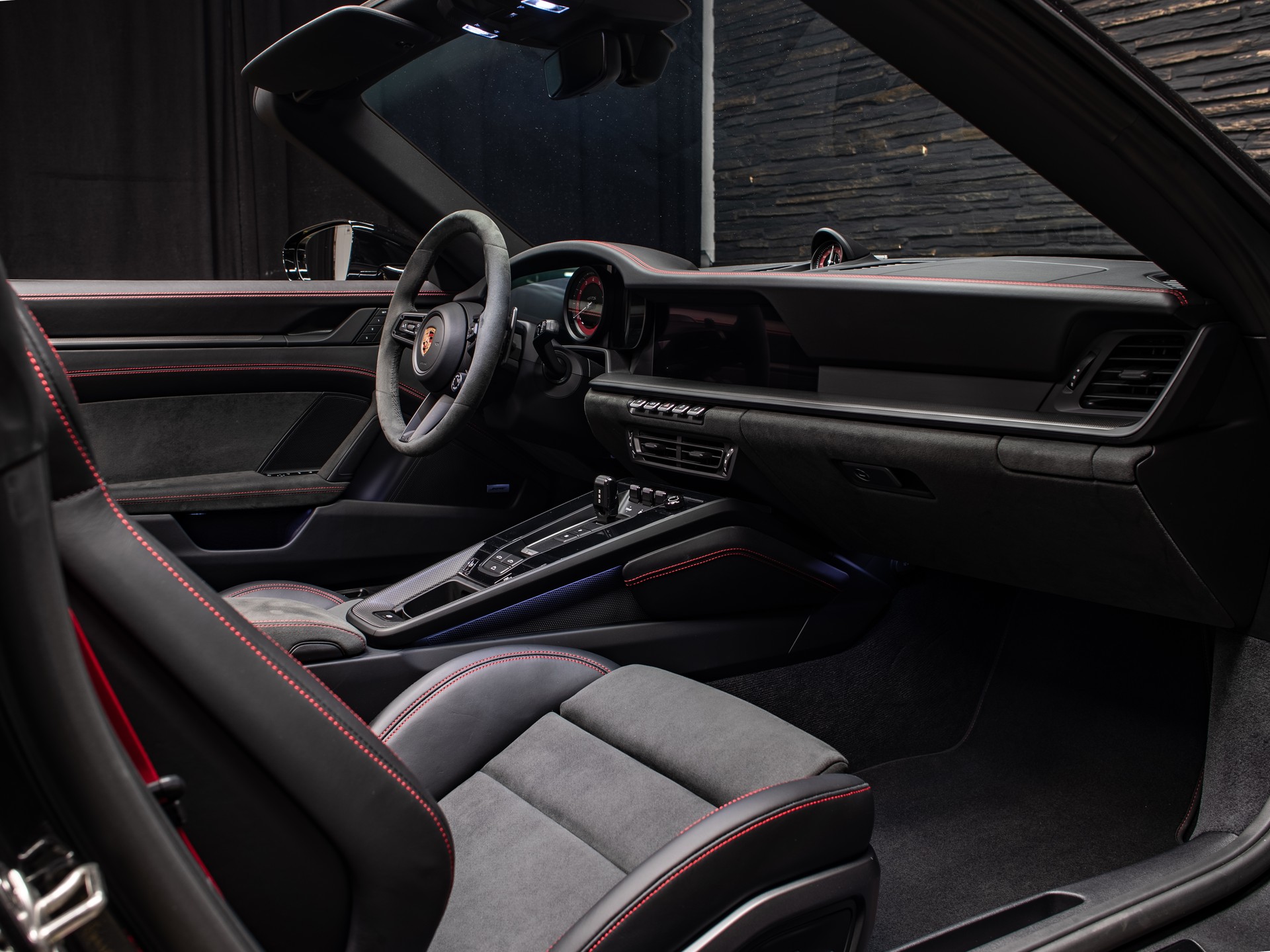 PORSCHE 911 Carrera 4 GTS Cabriolet PDK-image-9