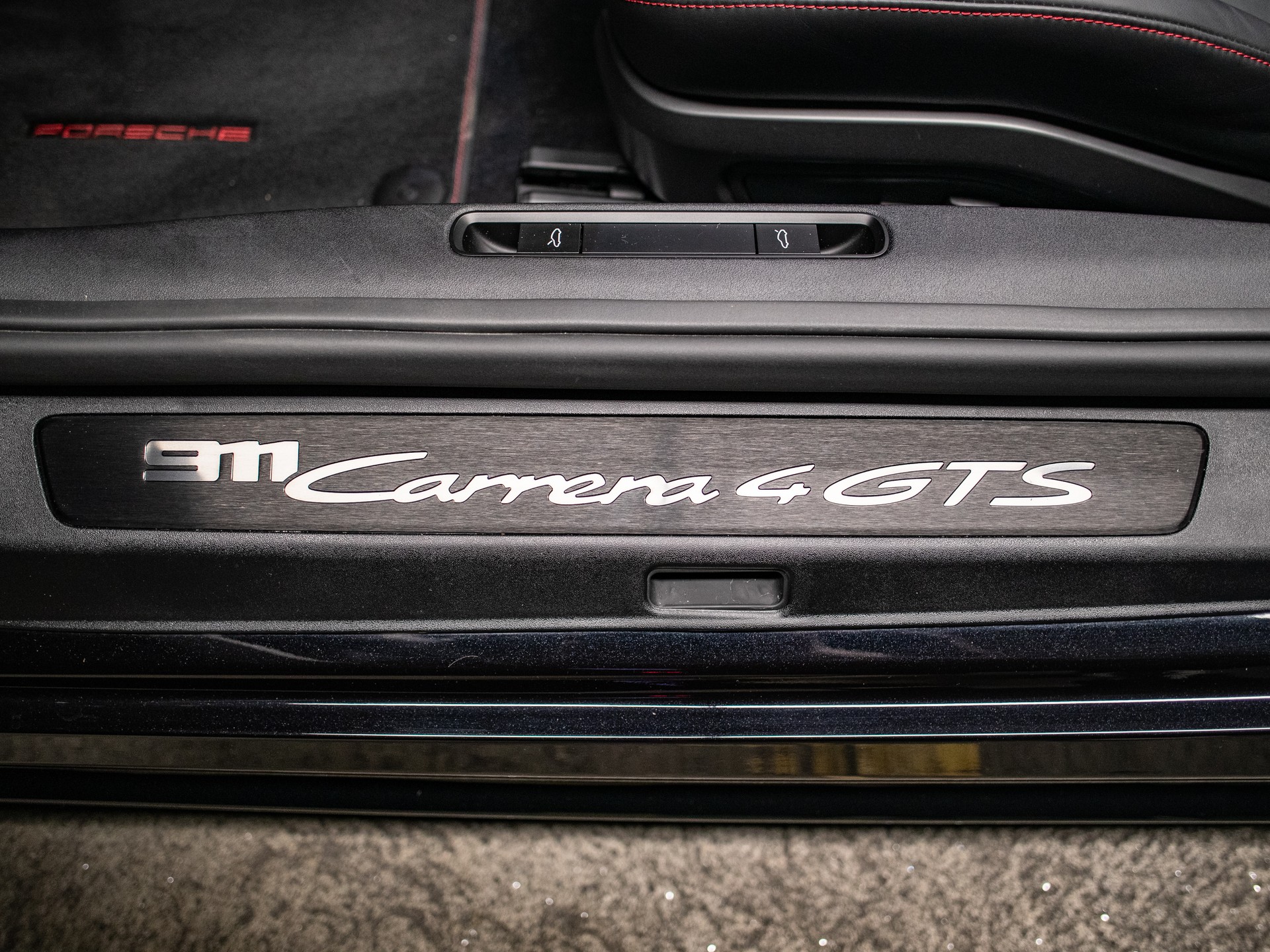PORSCHE 911 Carrera 4 GTS Cabriolet PDK-image-10