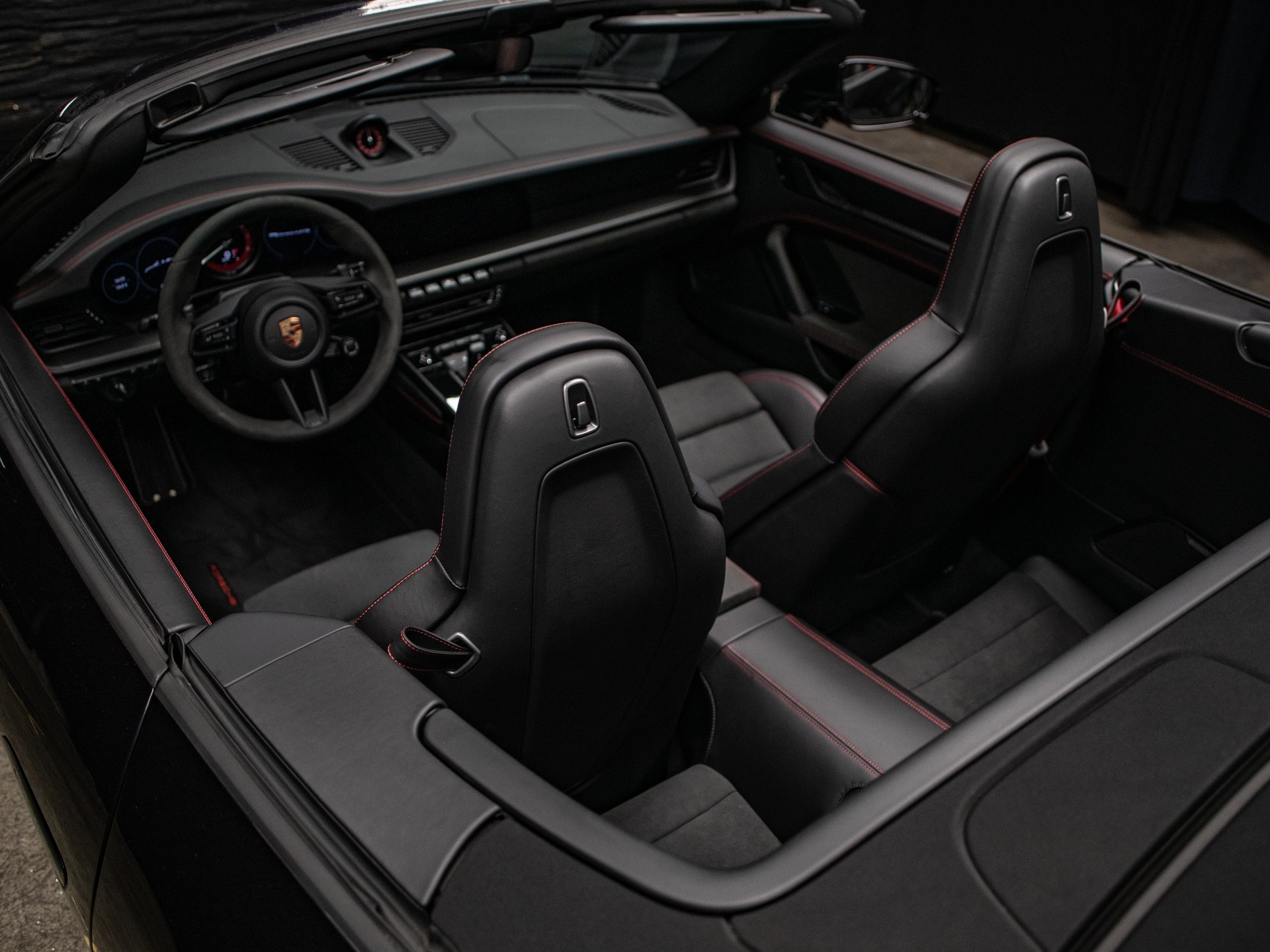 PORSCHE 911 Carrera 4 GTS Cabriolet PDK-image-18