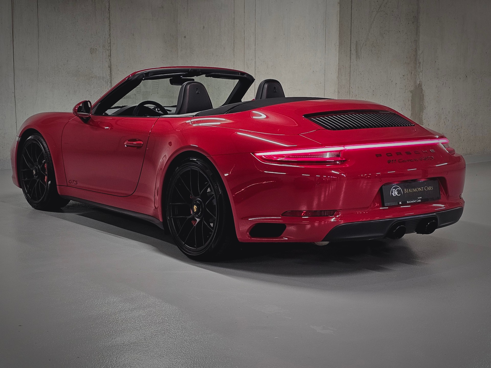 PORSCHE 911 Carrera 4 GTS Cabrio PDK-image-6