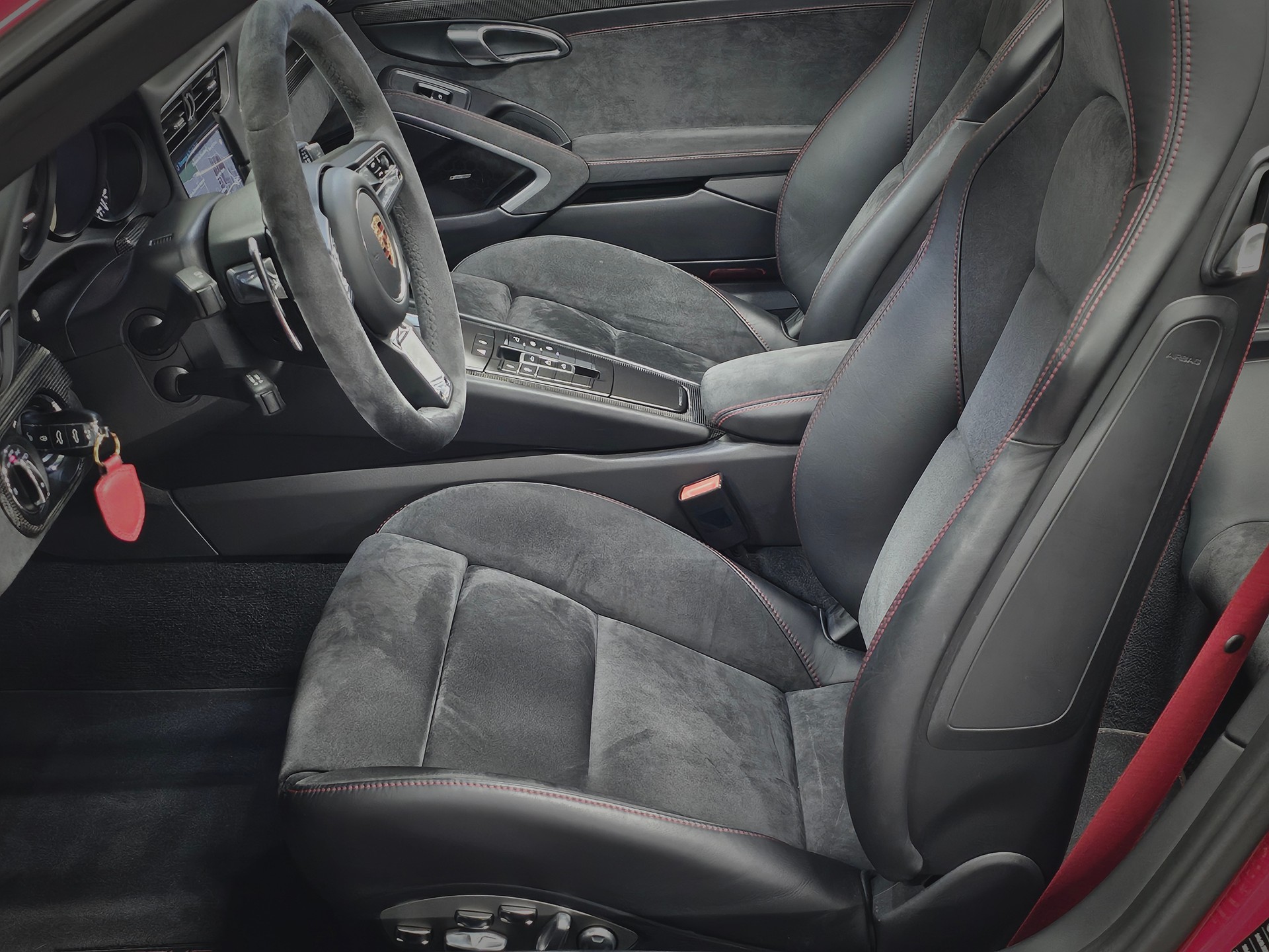 PORSCHE 911 Carrera 4 GTS Cabrio PDK-image-9
