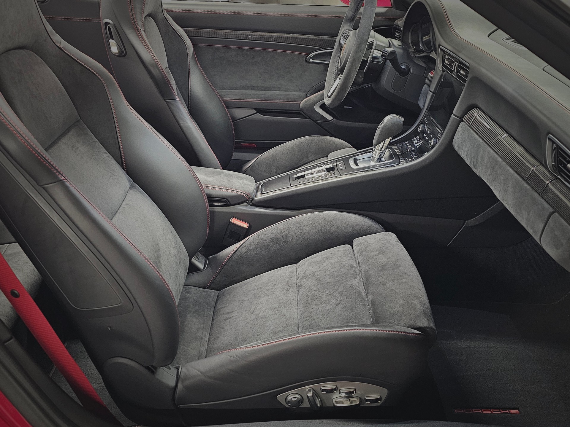 PORSCHE 911 Carrera 4 GTS Cabrio PDK-image-13