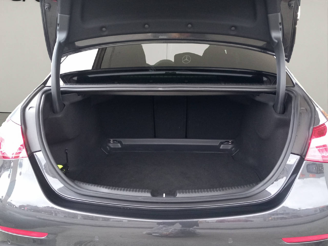 MERCEDES-BENZ C 300 AMG Line 4matic-image-10