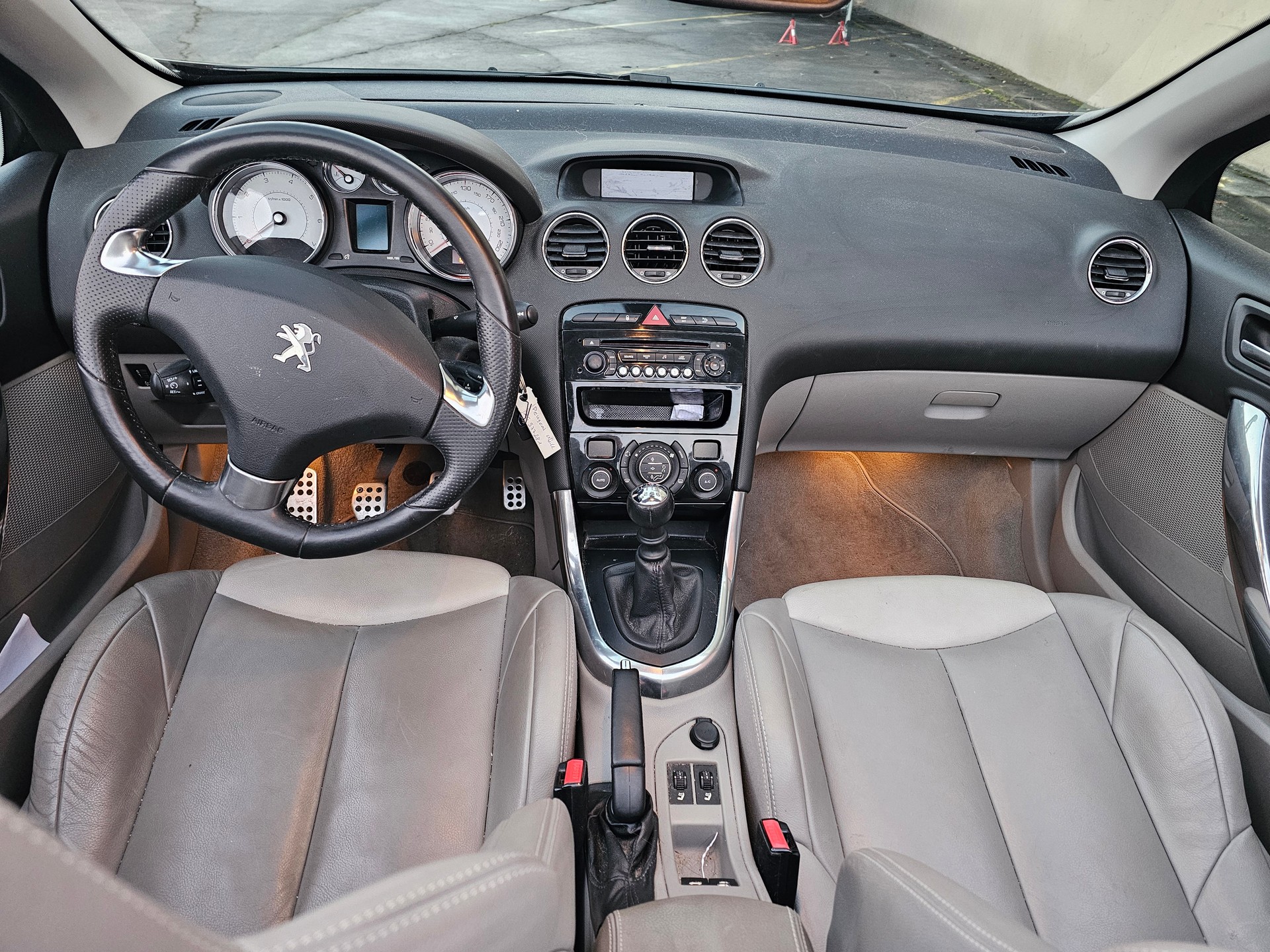 PEUGEOT 308 CC 1.6 16V Turbo Allure-image-11