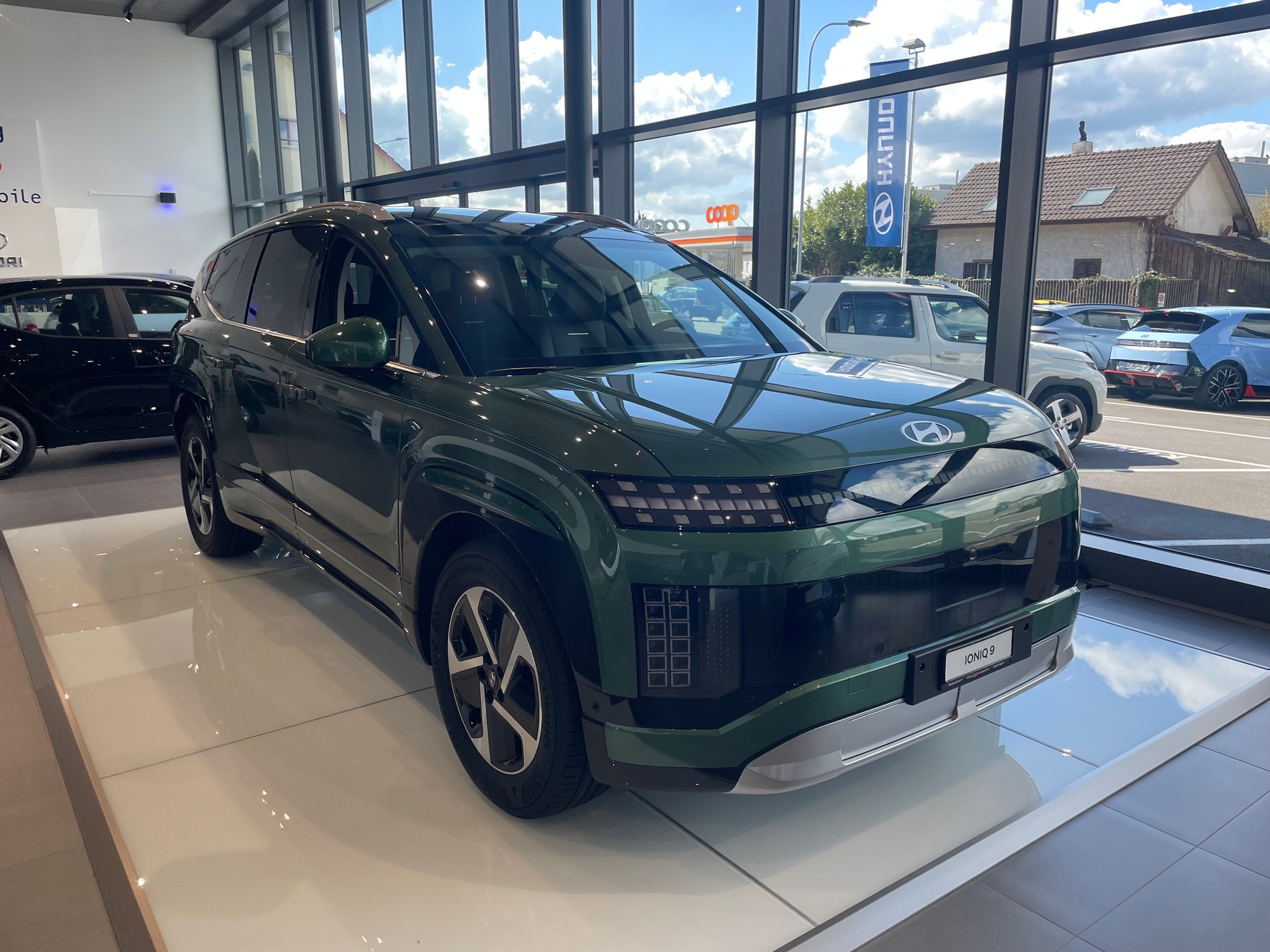 HYUNDAI Ioniq 9 110kWh Vertex 4WD-showroom-element-2