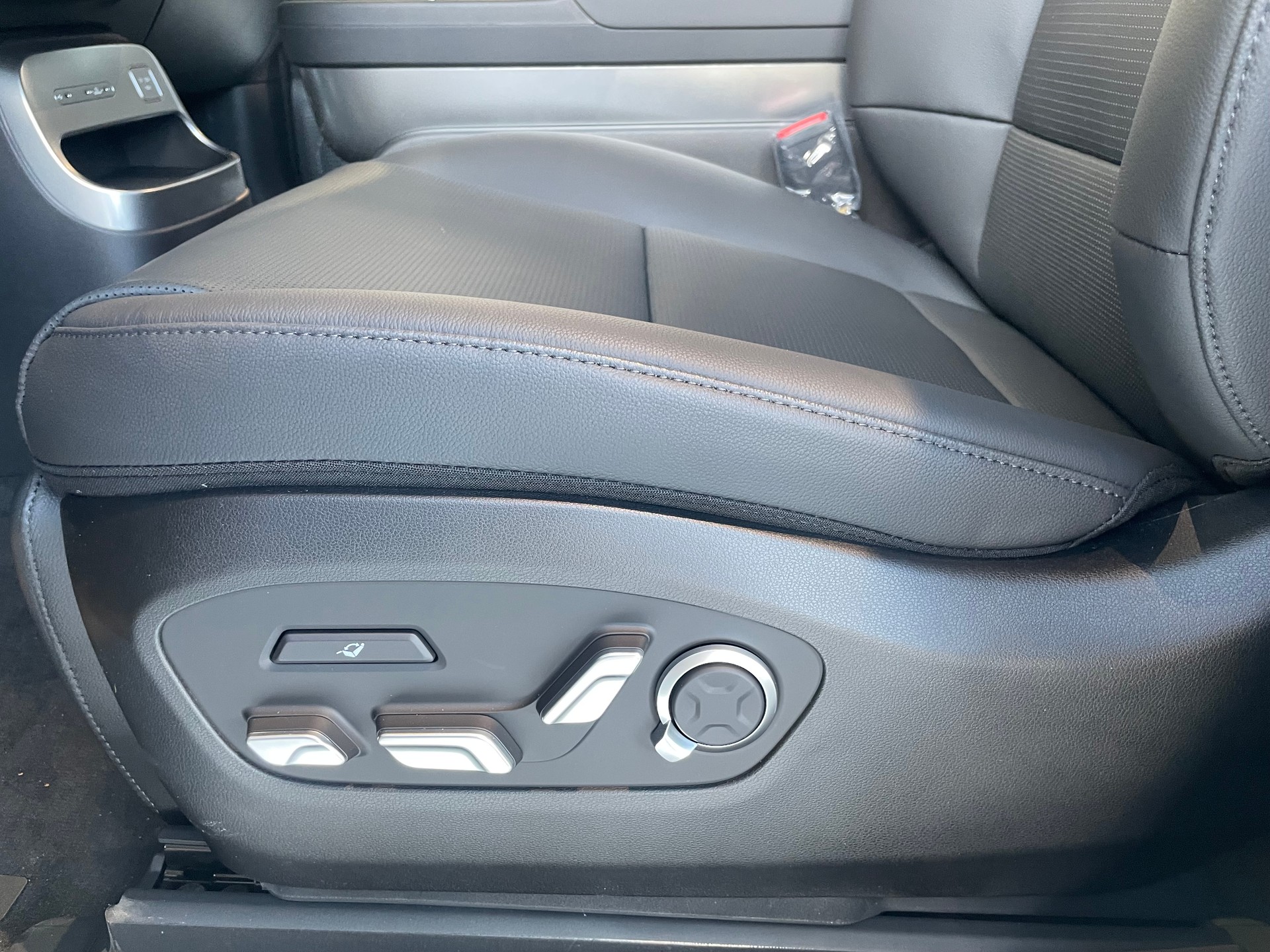 HYUNDAI Ioniq 9 110kWh Vertex 4WD-image-12