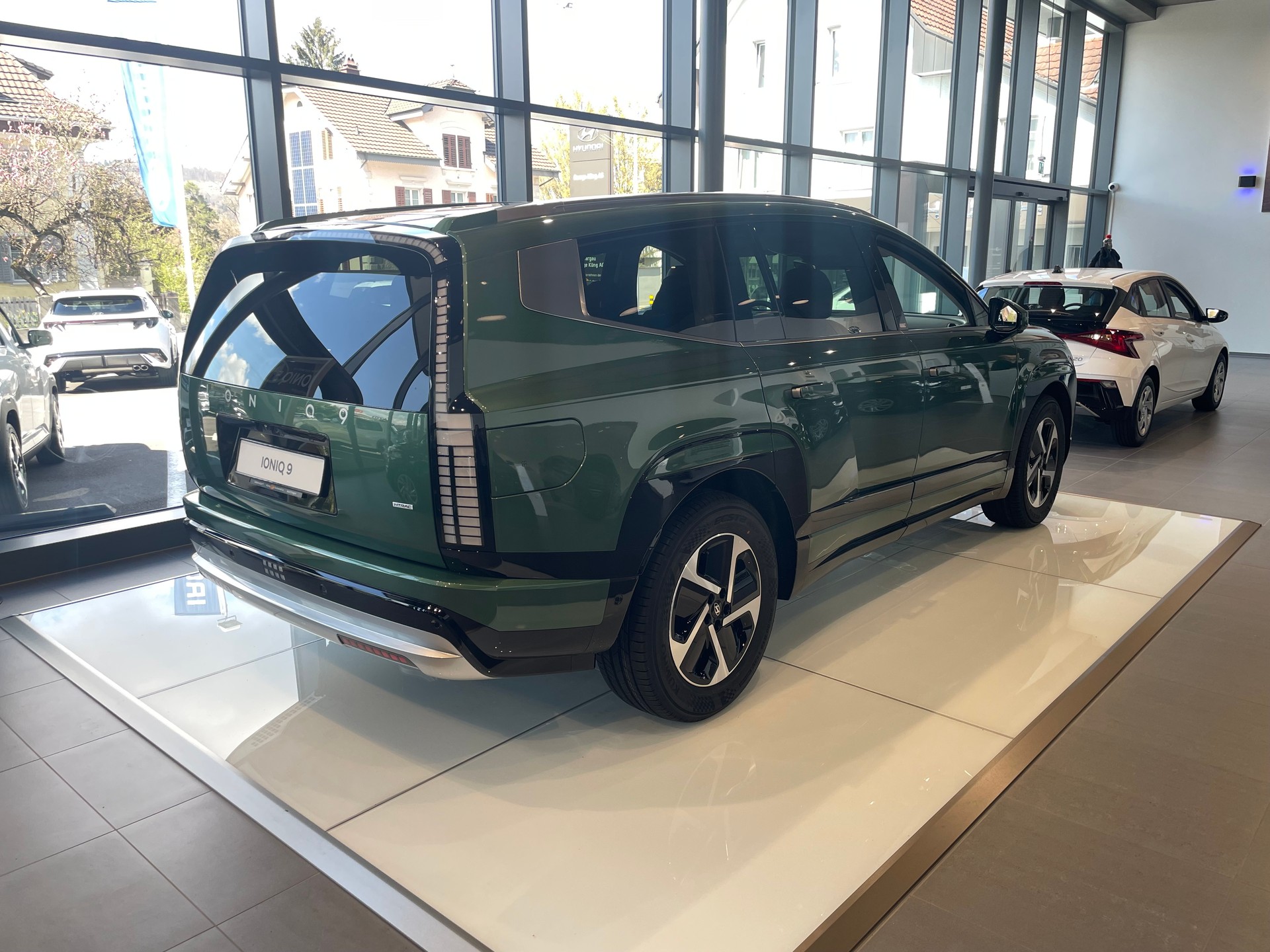 HYUNDAI Ioniq 9 110kWh Vertex 4WD-image-4