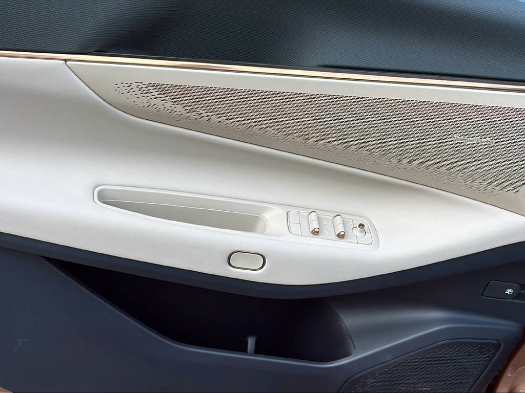 LYNK & CO 08-image-18