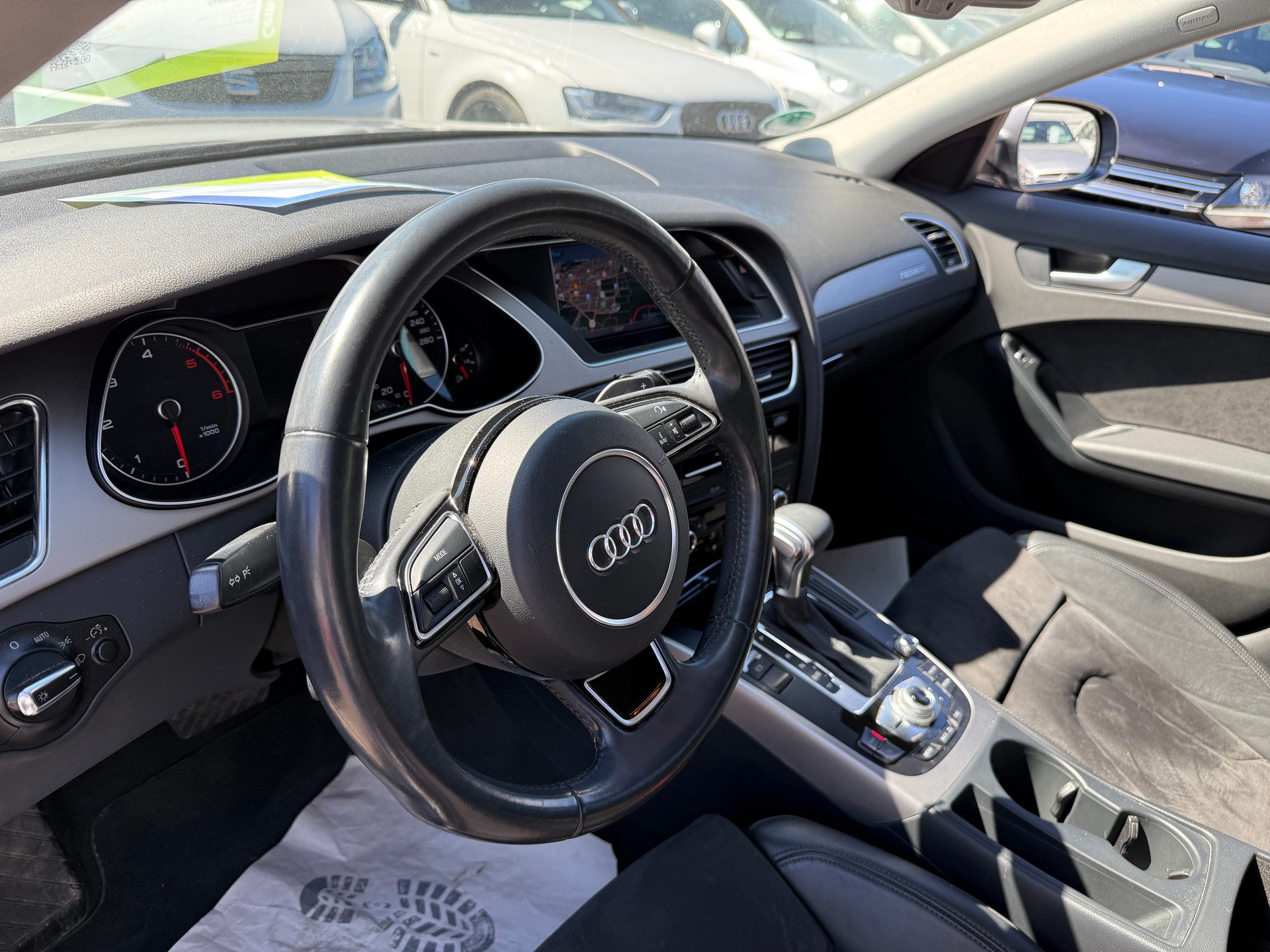 AUDI A4 Avant 2.0 TDI quattro S-tronic _ S-Line-image-12