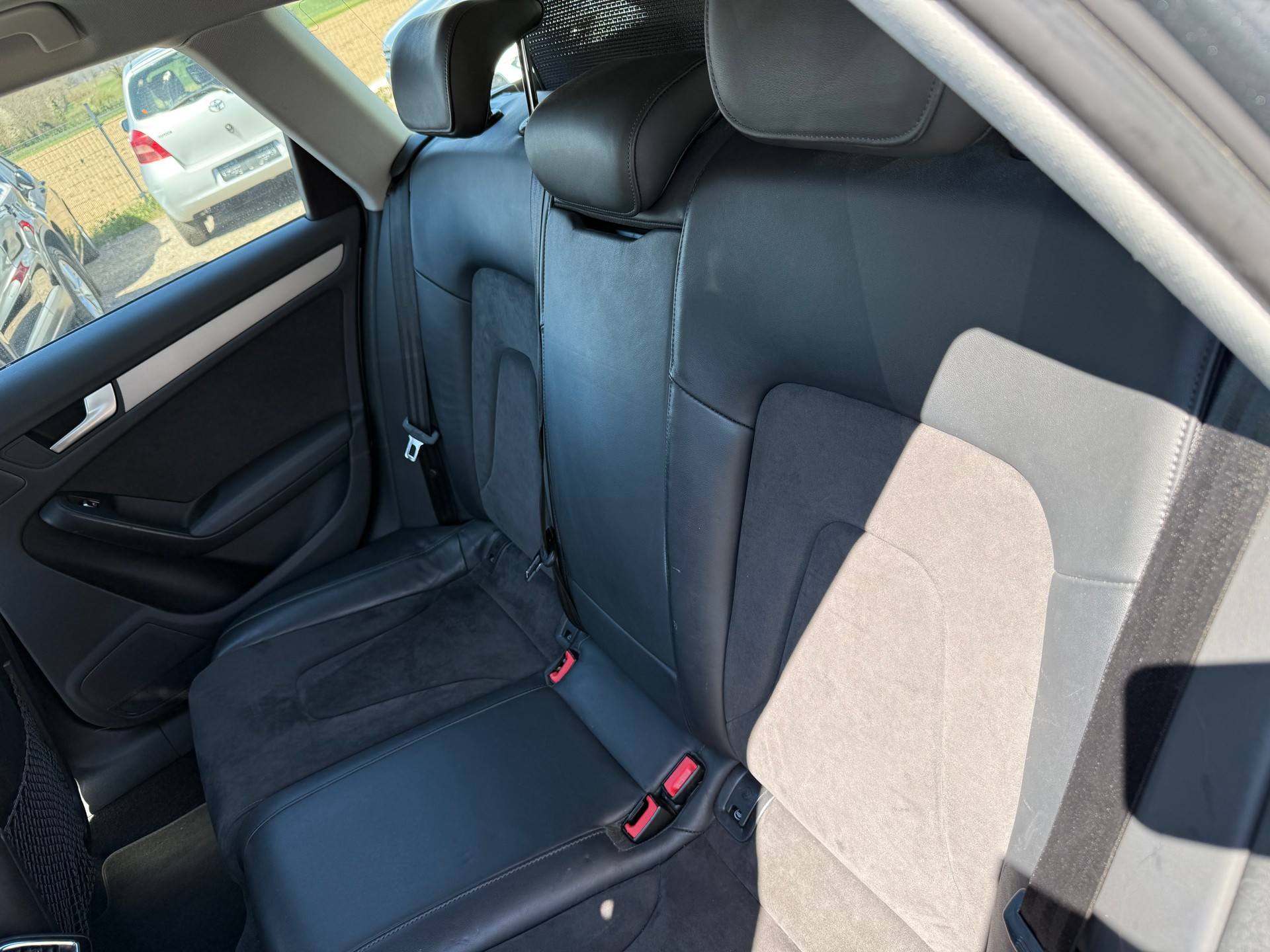 AUDI A4 Avant 2.0 TDI quattro S-tronic _ S-Line-image-20