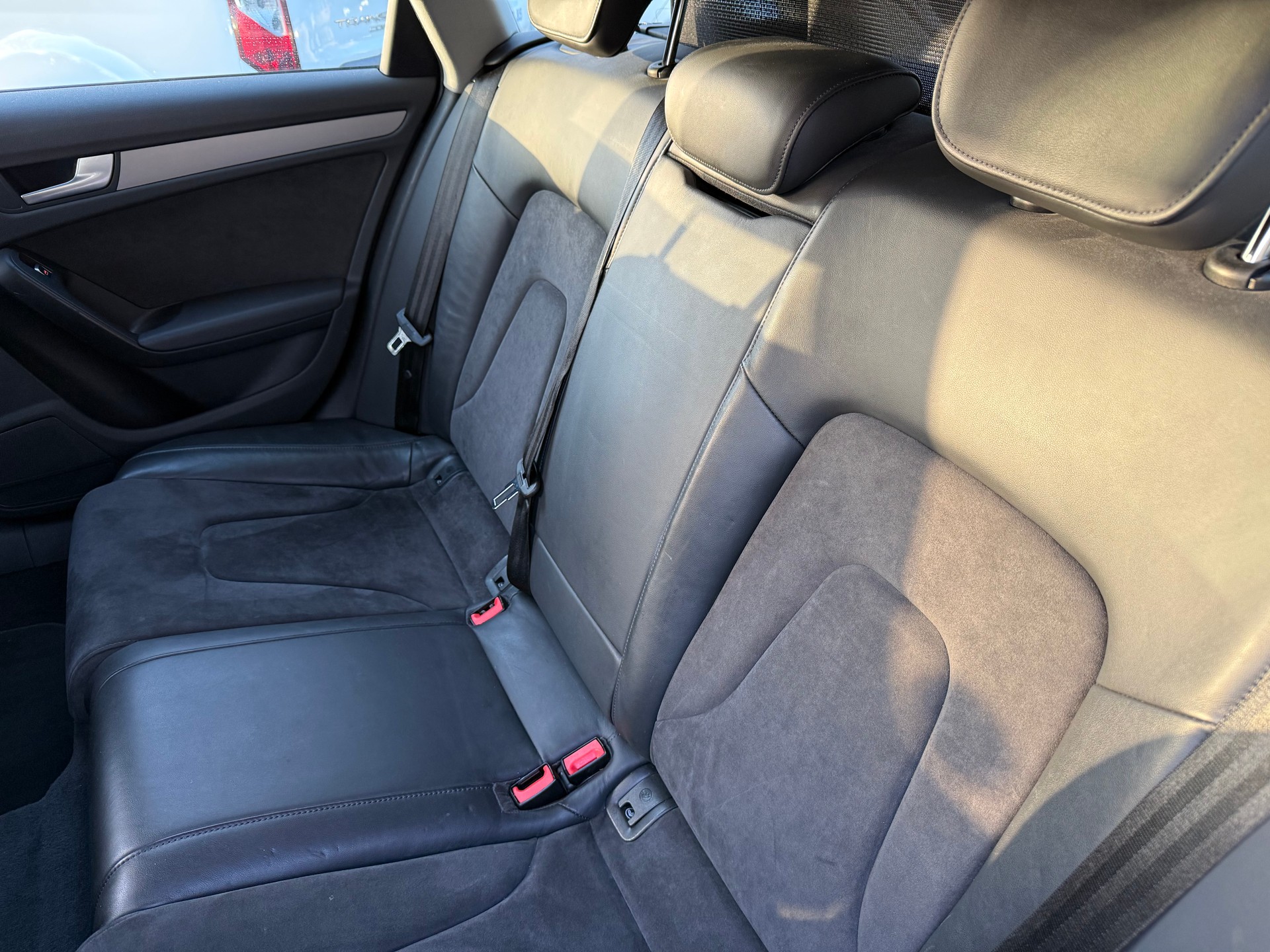 AUDI A4 Avant 2.0 TDI quattro S-tronic _ S-Line-image-5