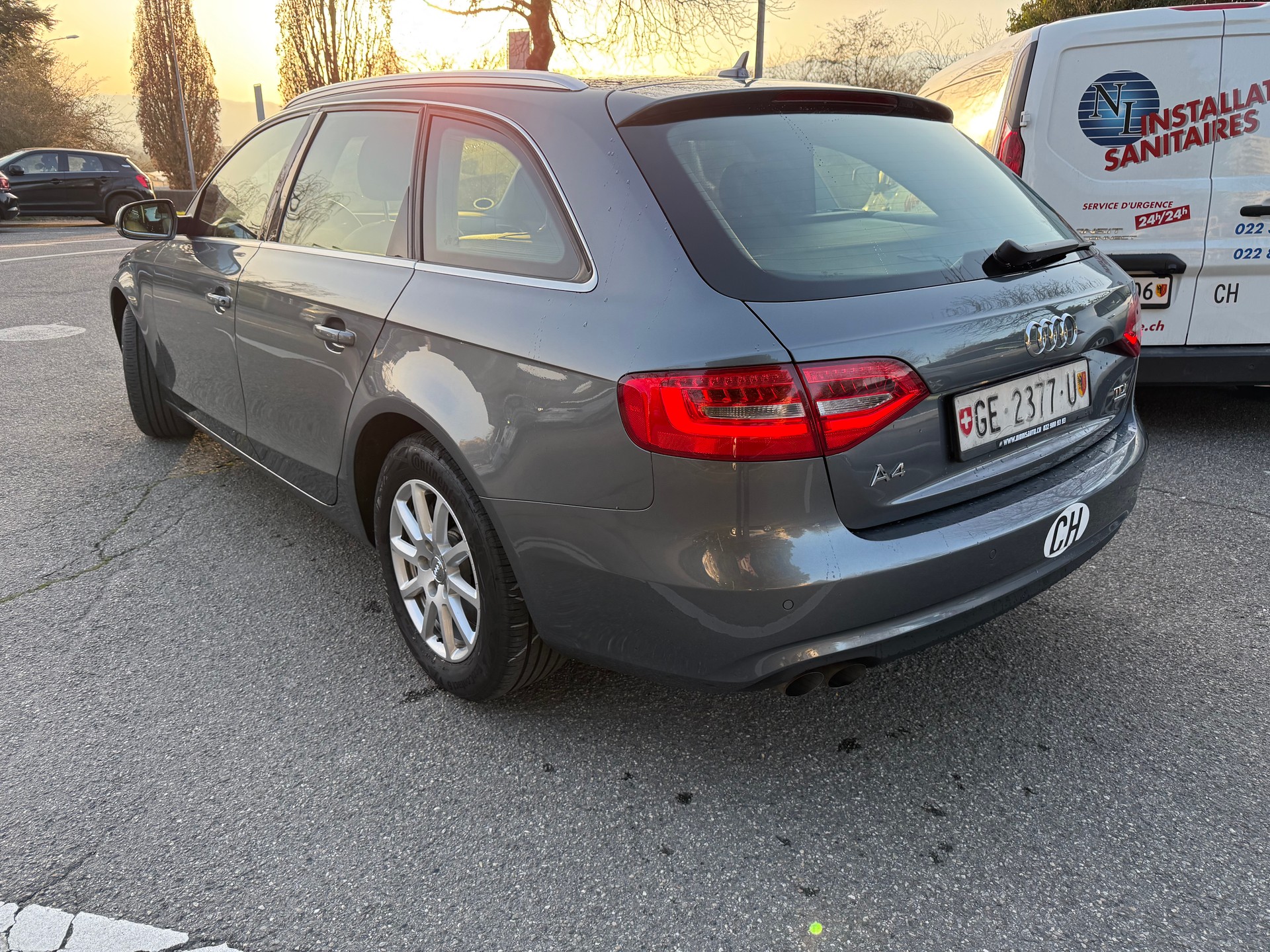 AUDI A4 Avant 2.0 TDI quattro S-tronic _ S-Line-image-4