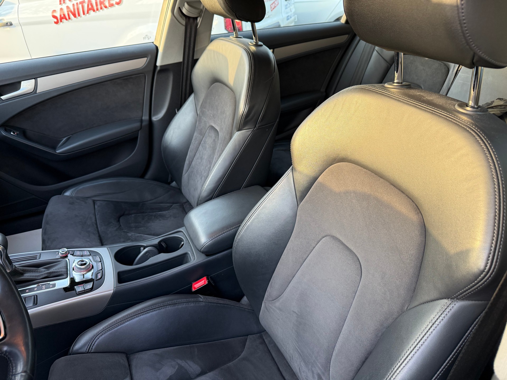 AUDI A4 Avant 2.0 TDI quattro S-tronic _ S-Line-image-10