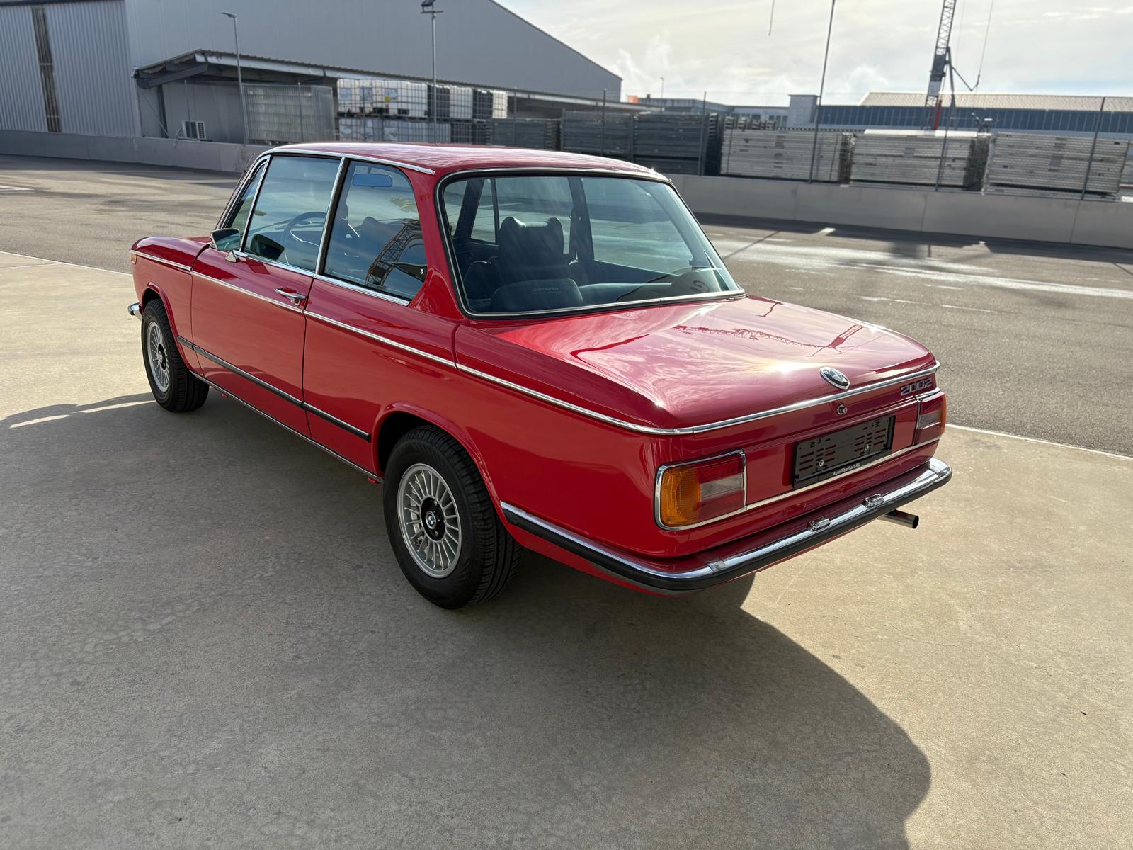BMW 2002-image-3