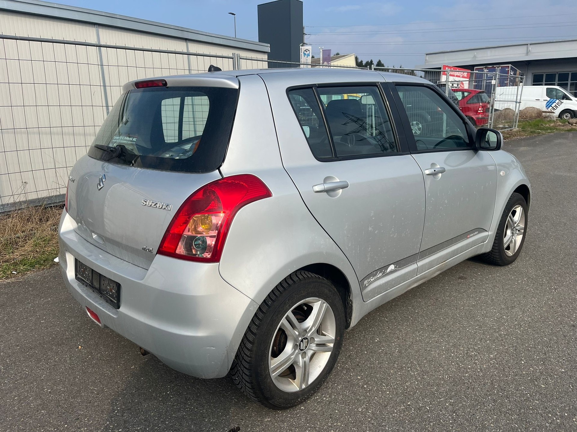 SUZUKI Swift 1.3i 16V GL 4x4-image-3