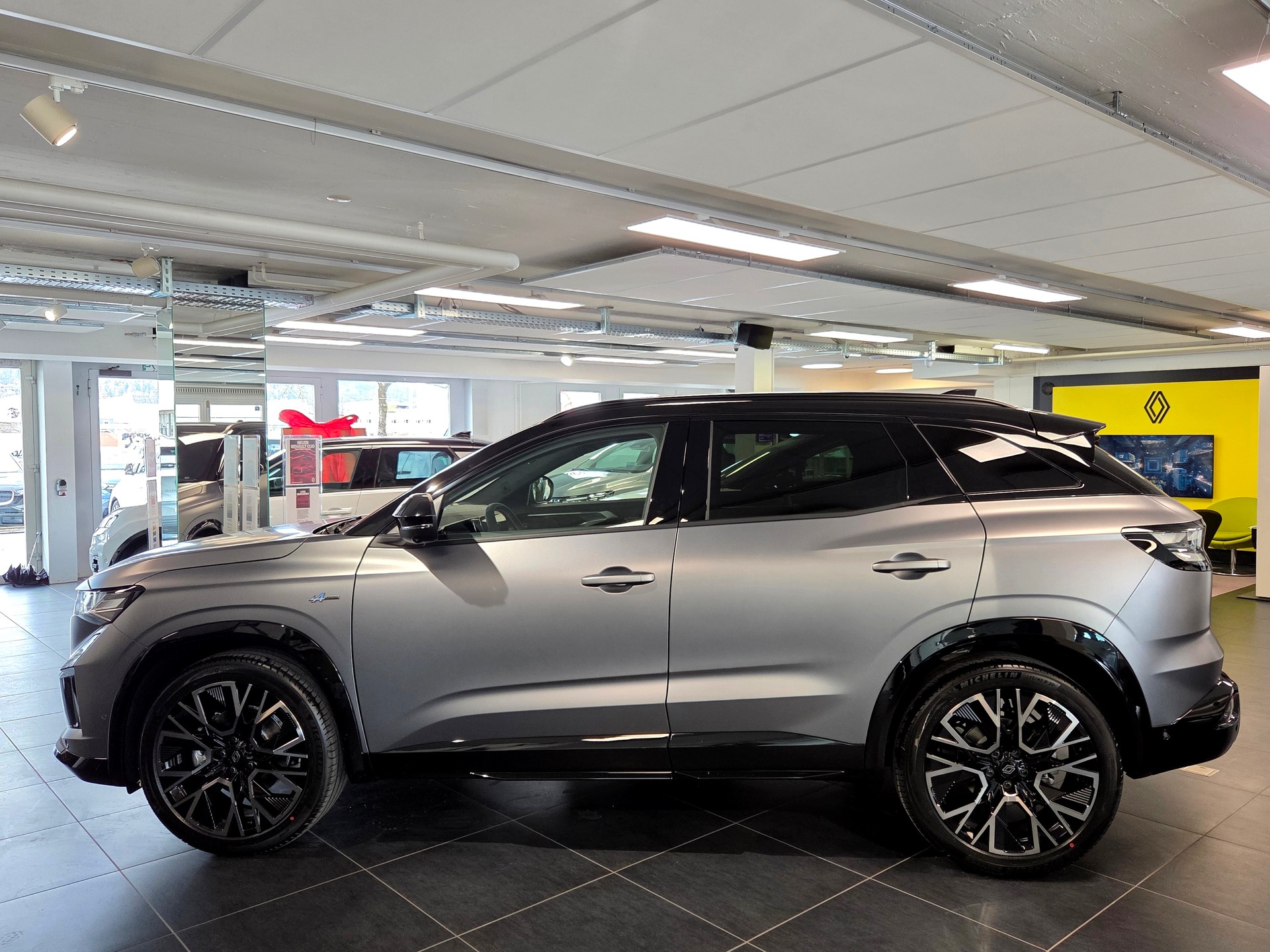 RENAULT Austral 1.2 E-Tech esprit Alpine-showroom-element-1