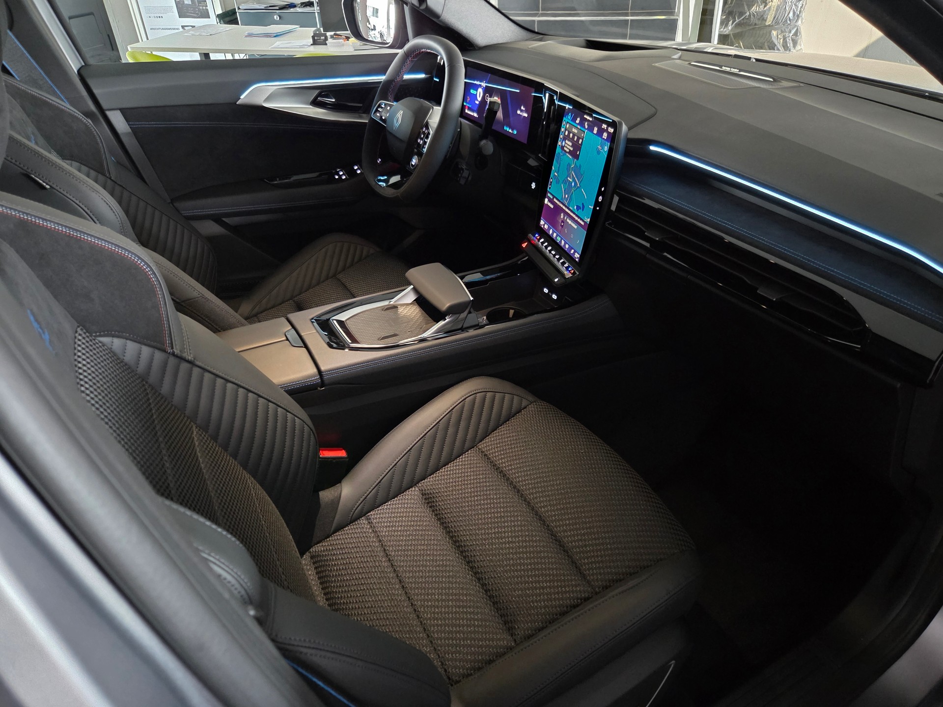 RENAULT Austral 1.2 E-Tech esprit Alpine-image-15