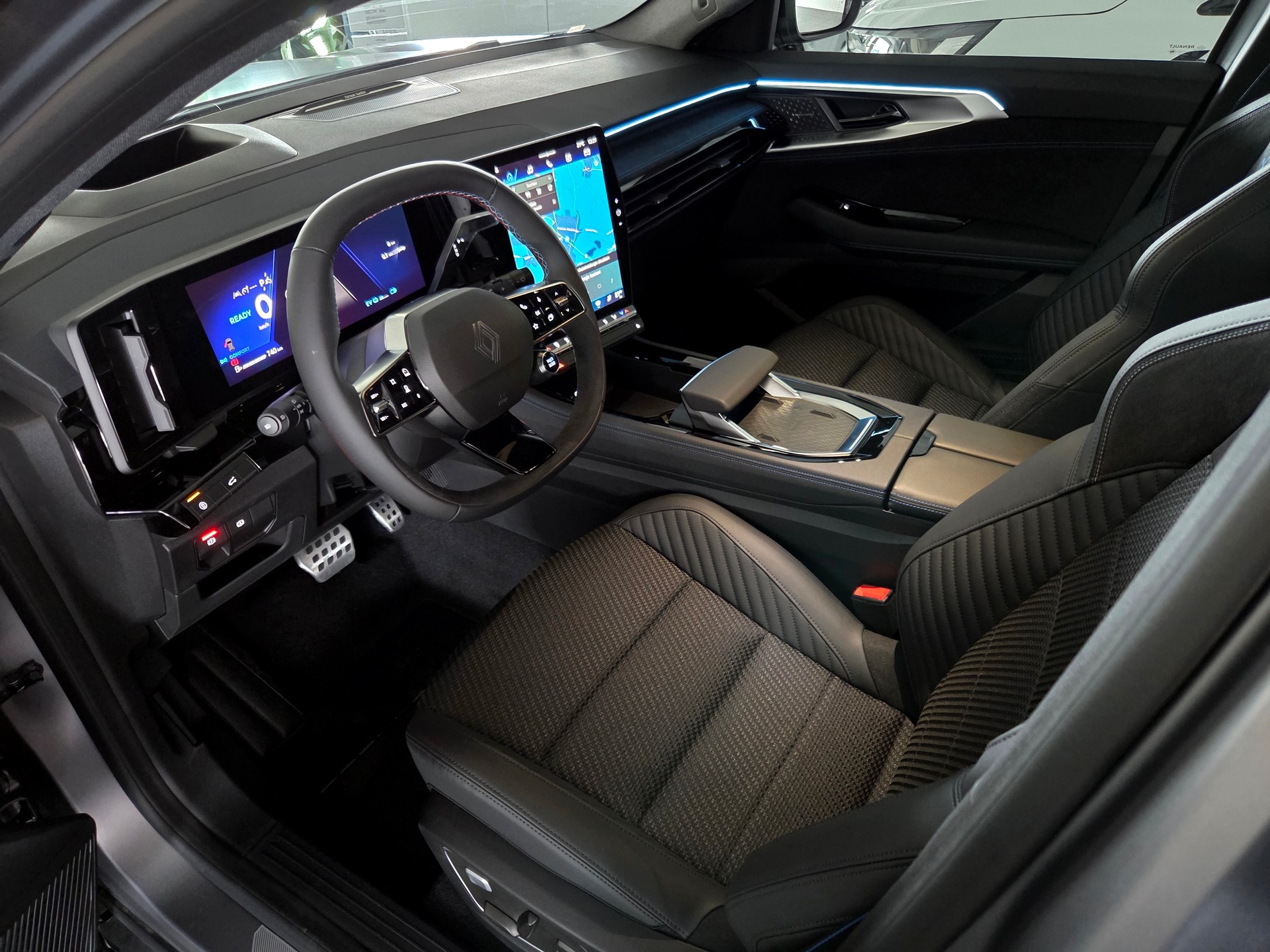 RENAULT Austral 1.2 E-Tech esprit Alpine-showroom-element-3