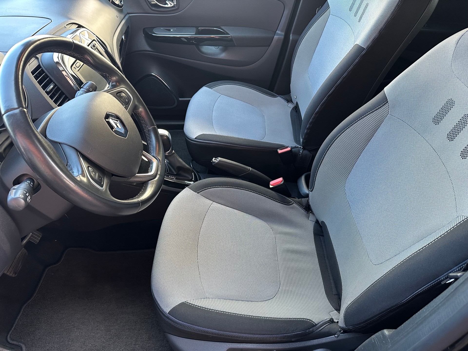 RENAULT Captur 1.5 dCi Privilège EDC-image-10