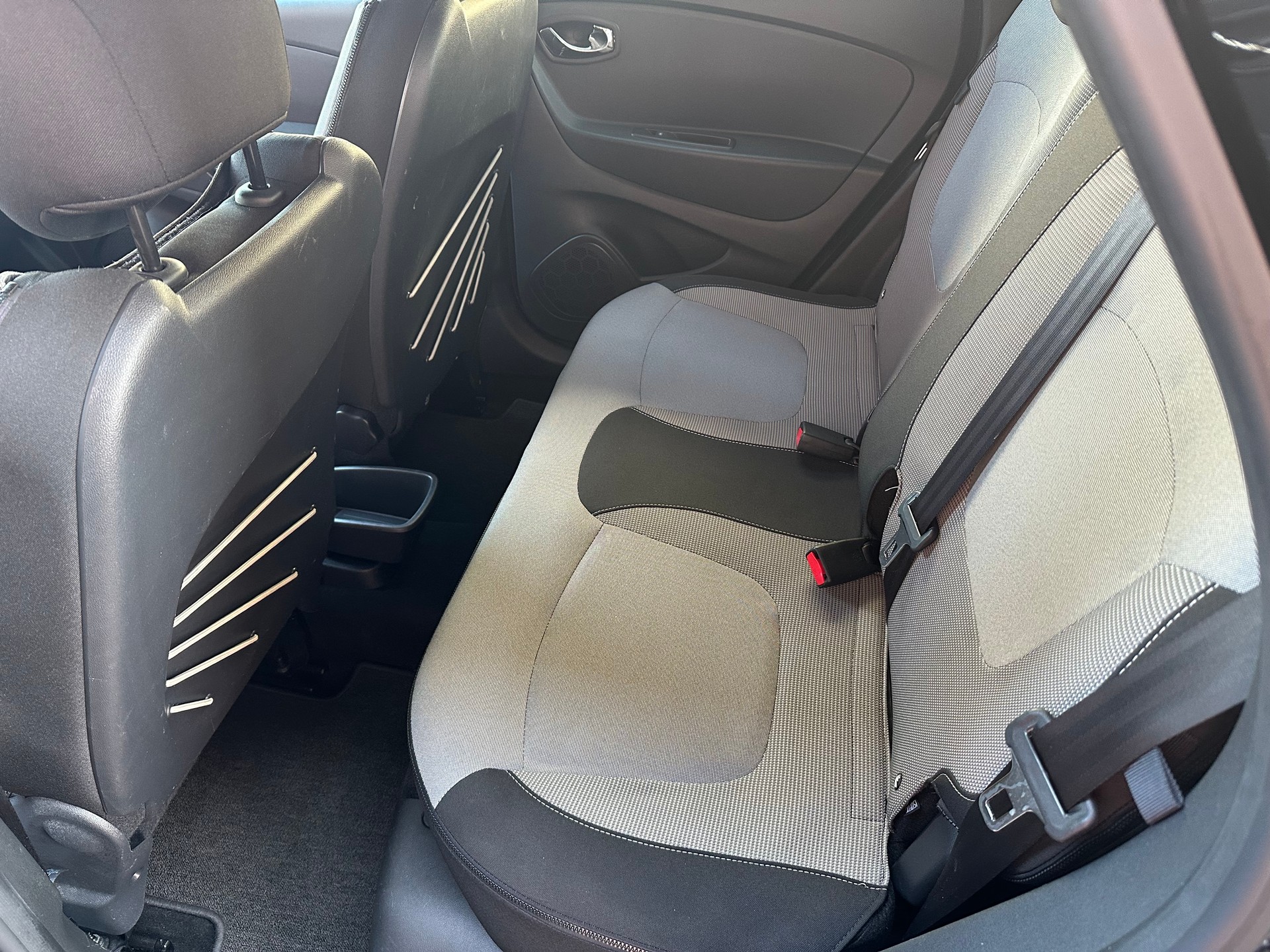 RENAULT Captur 1.5 dCi Privilège EDC-image-9