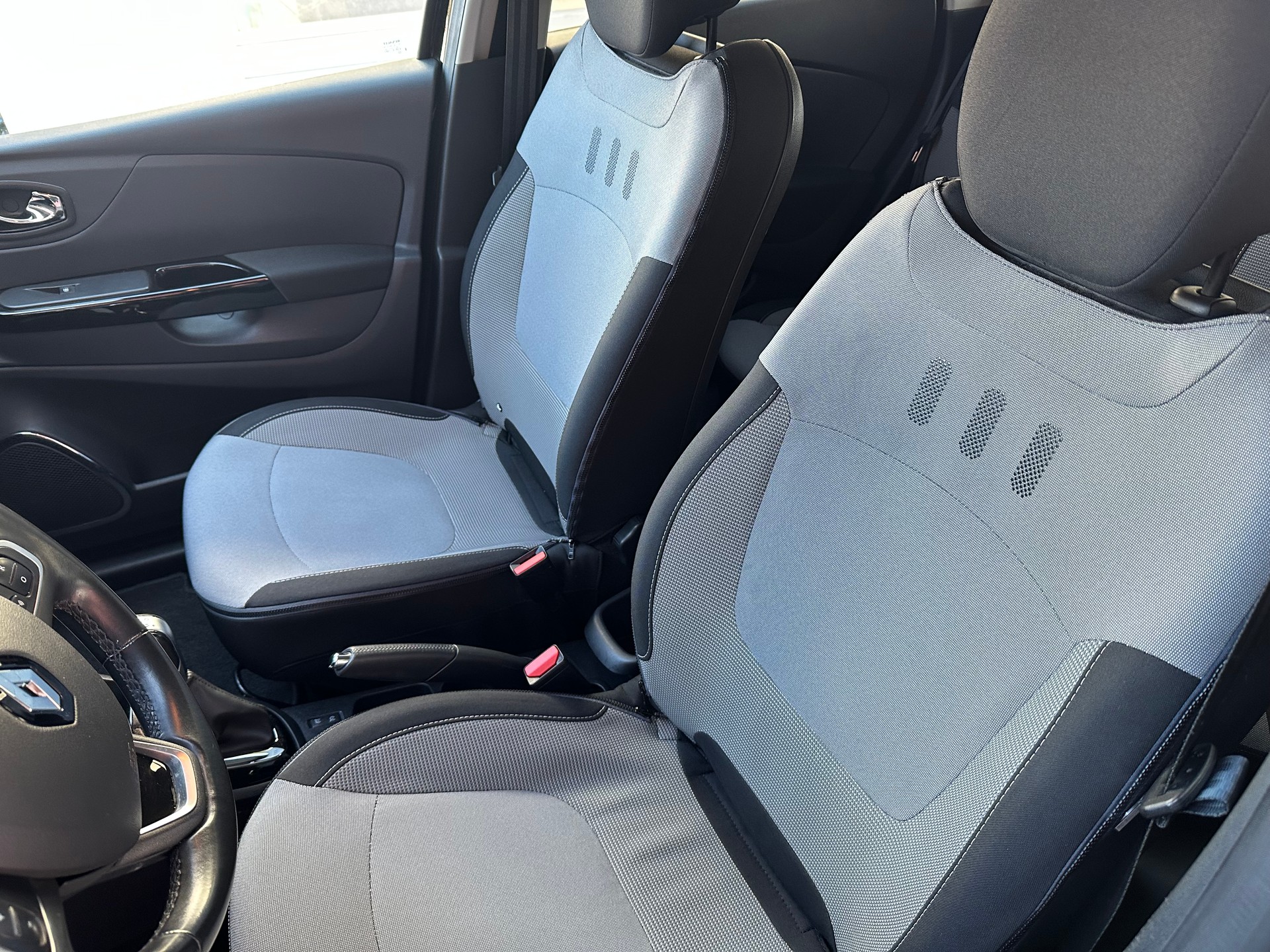 RENAULT Captur 1.5 dCi Privilège EDC-image-11