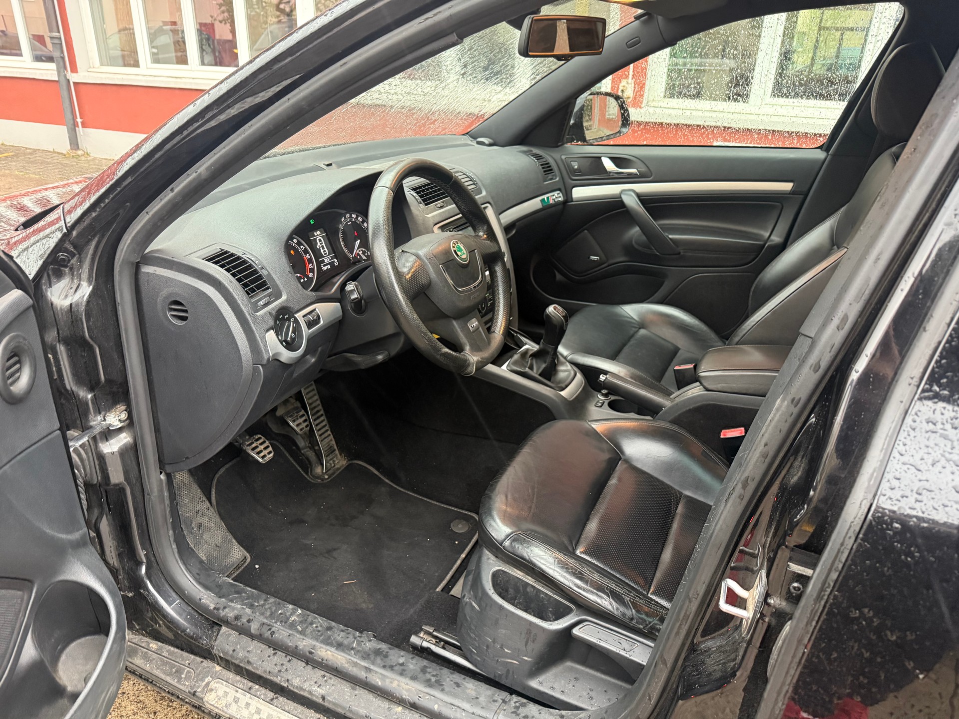 SKODA Octavia Combi 2.0 TDI RS-image-6