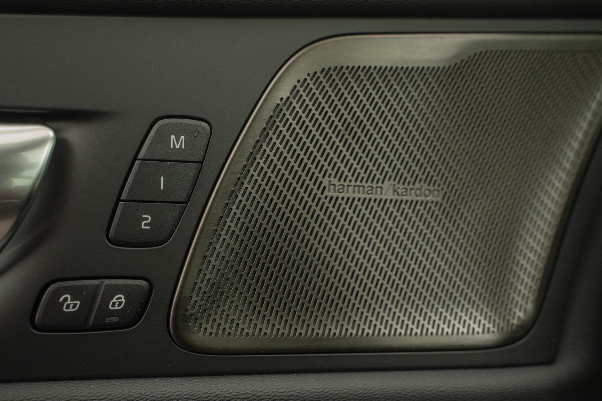 VOLVO XC60 2.0 T8 TE Ultra Bright eAWD-image-14