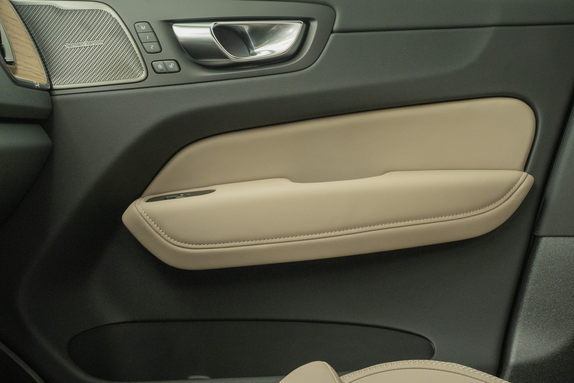 VOLVO XC60 2.0 T8 TE Ultra Bright eAWD-image-10
