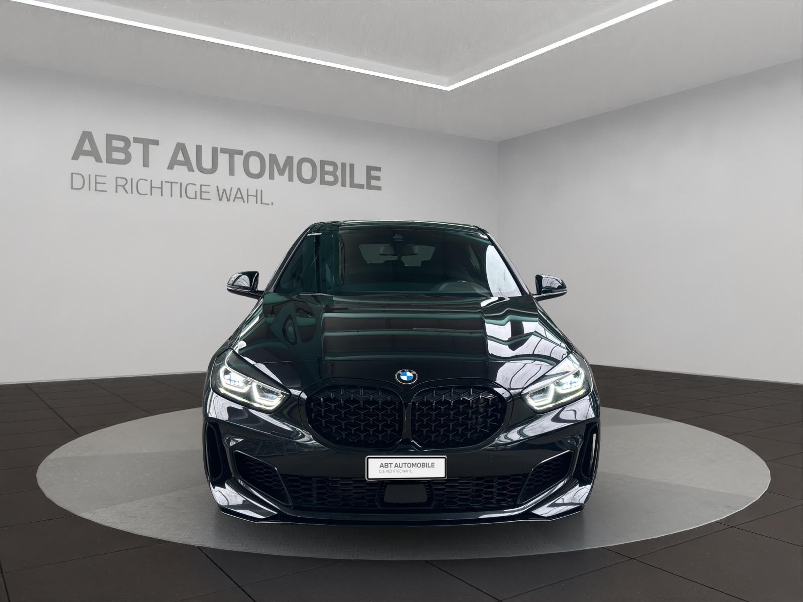 BMW M135i xDrive-showroom-element-1
