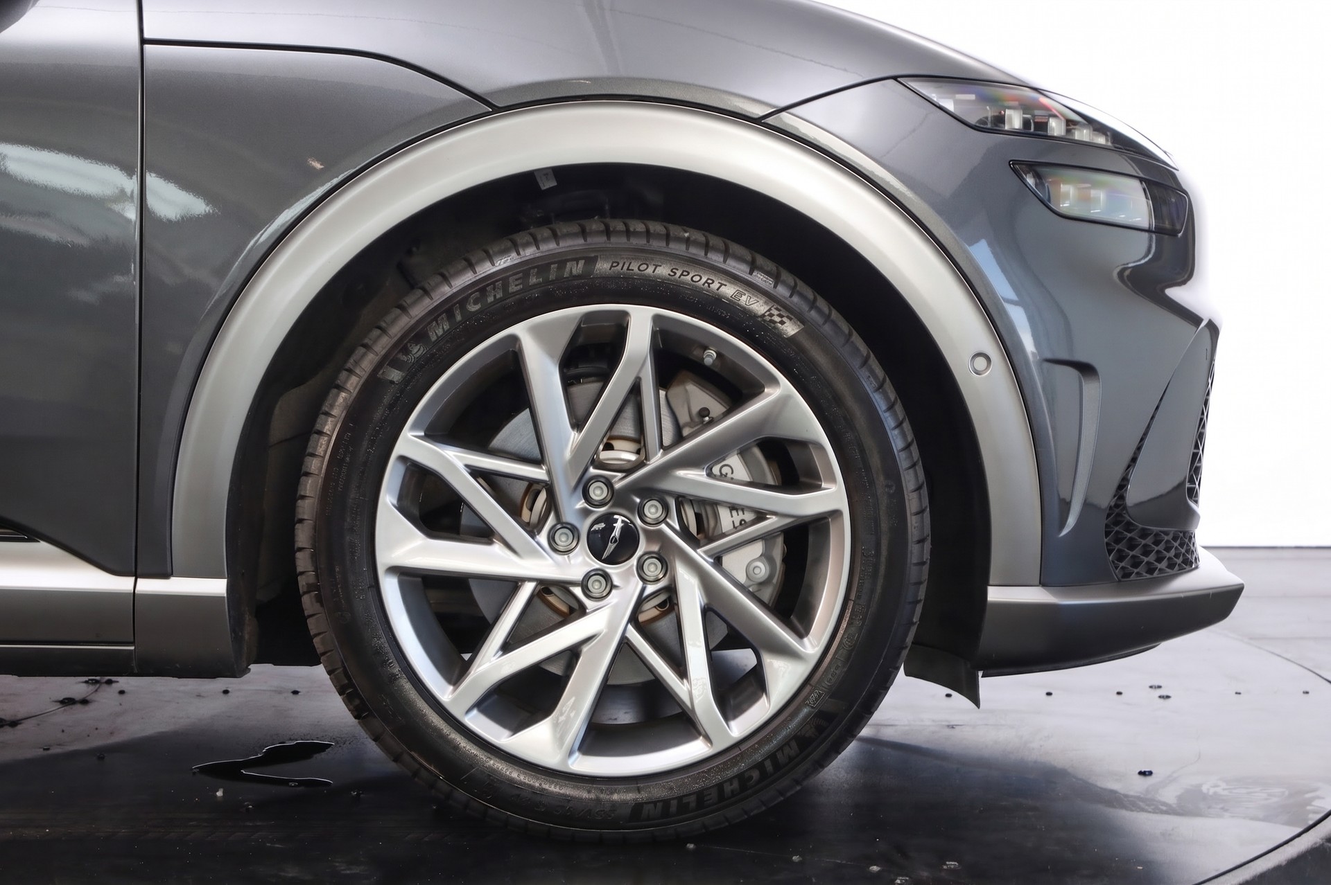 GENESIS GV60 77.4 kWh Sport AWD-image-6