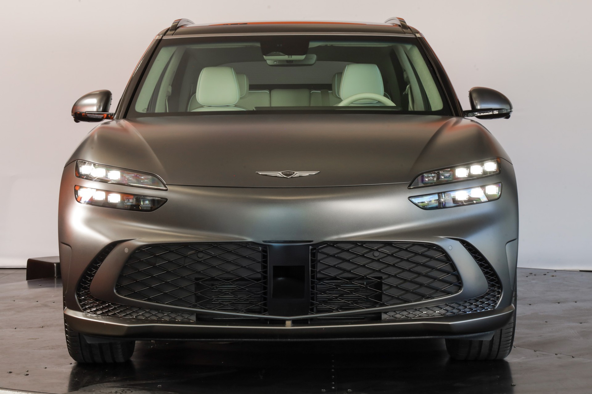 GENESIS GV60 77.4 kWh Sport AWD-showroom-element-2