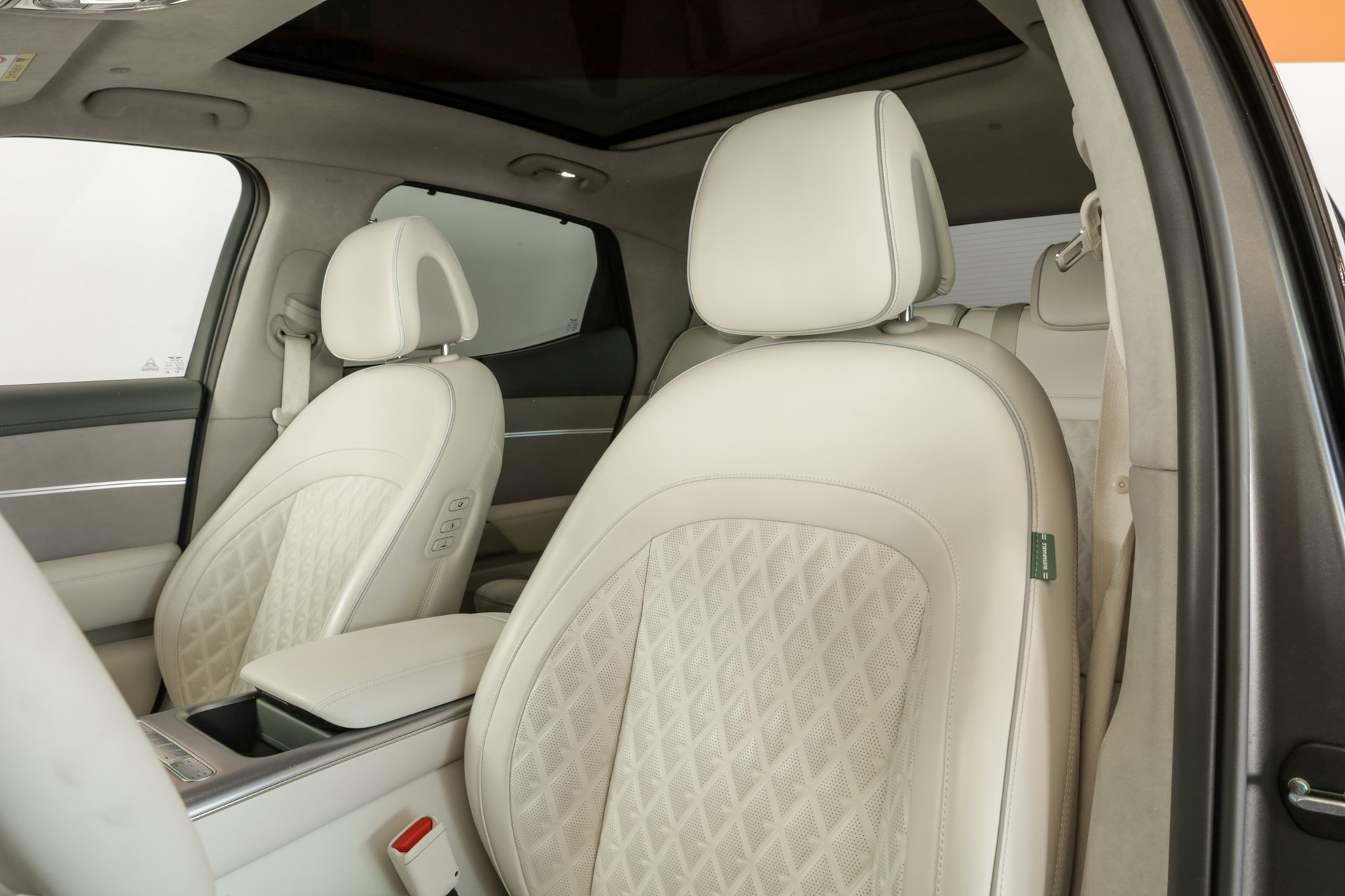 GENESIS GV60 77.4 kWh Sport AWD-image-12