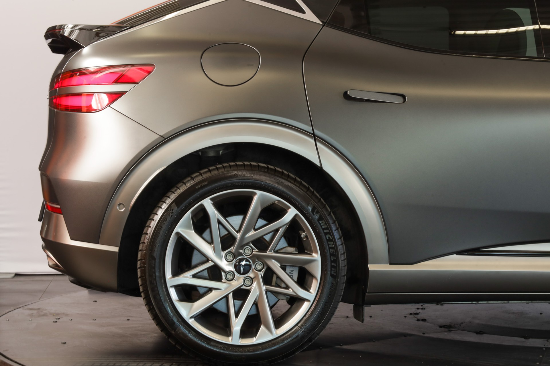 GENESIS GV60 77.4 kWh Sport AWD-image-8
