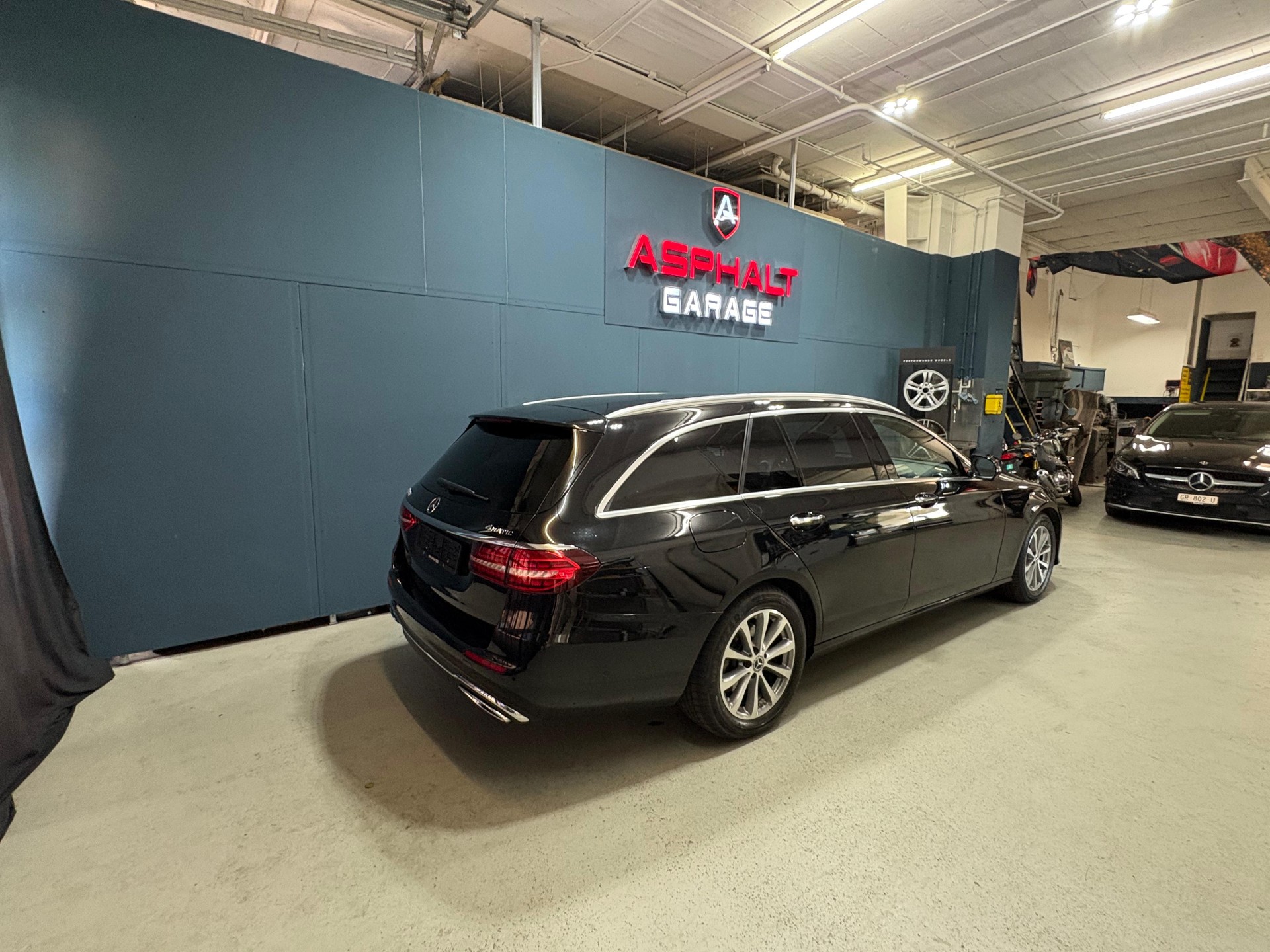 MERCEDES-BENZ E 220 d T 4Matic Avantgarde 9G-Tronic-image-8