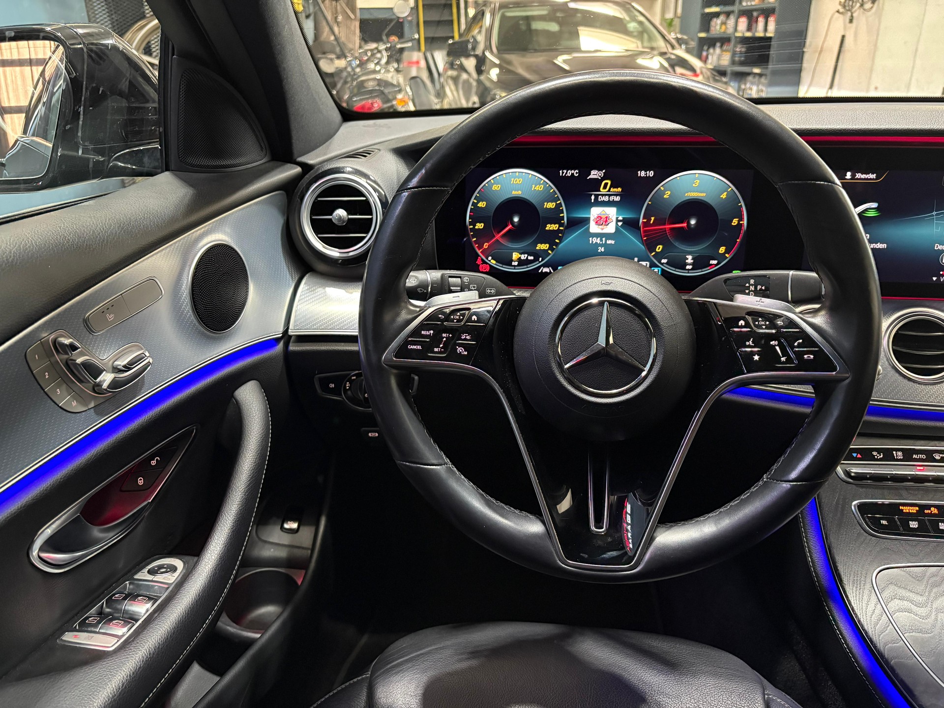 MERCEDES-BENZ E 220 d T 4Matic Avantgarde 9G-Tronic-image-15