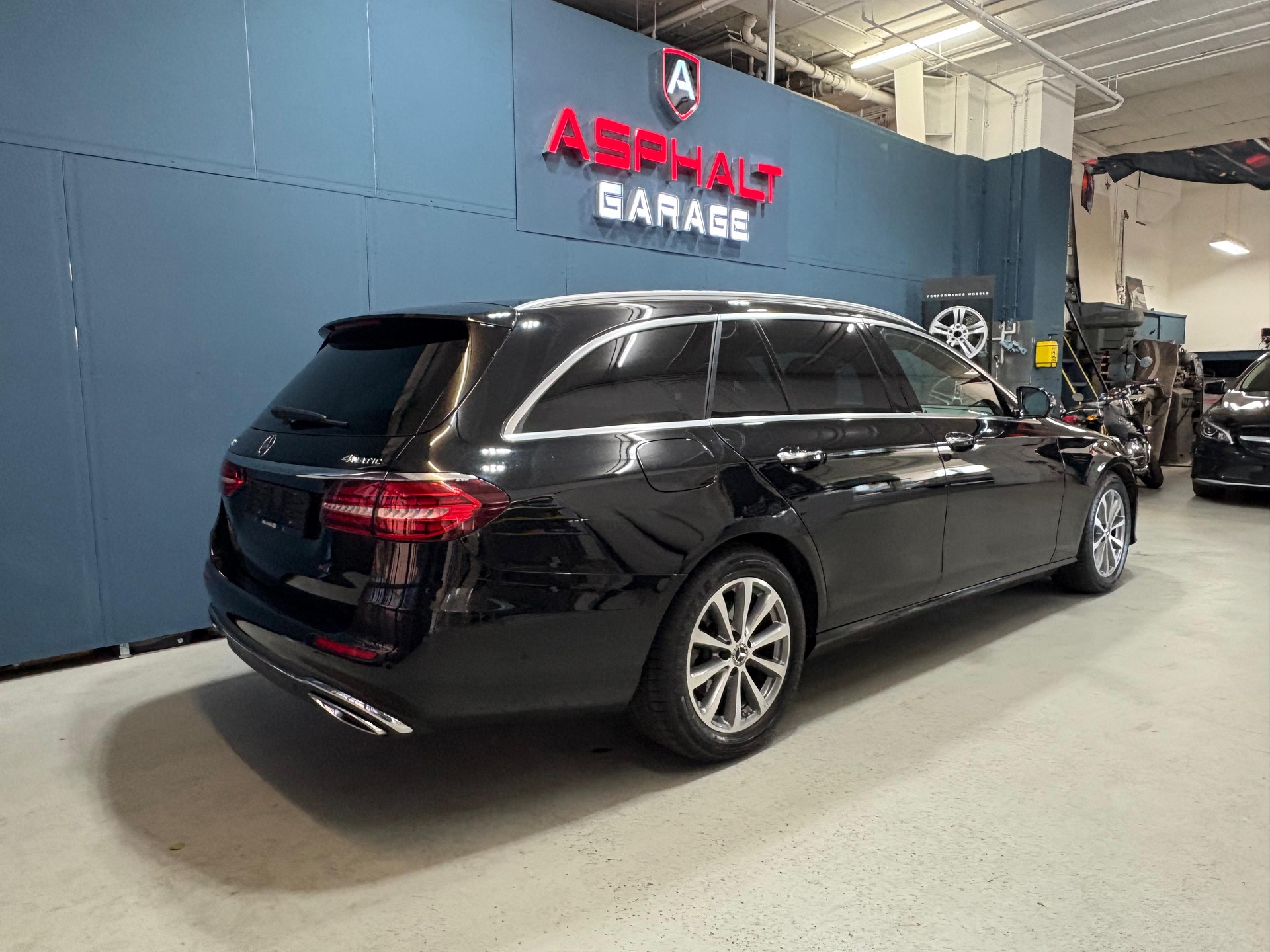 MERCEDES-BENZ E 220 d T 4Matic Avantgarde 9G-Tronic-image-4