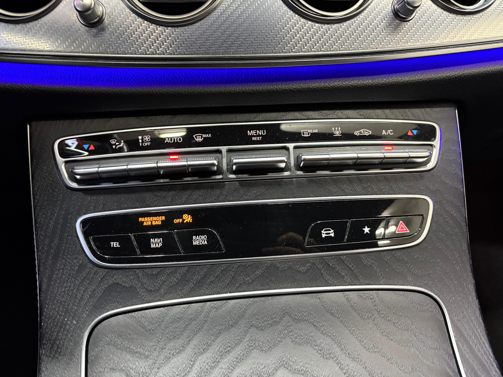 MERCEDES-BENZ E 220 d T 4Matic Avantgarde 9G-Tronic-image-18