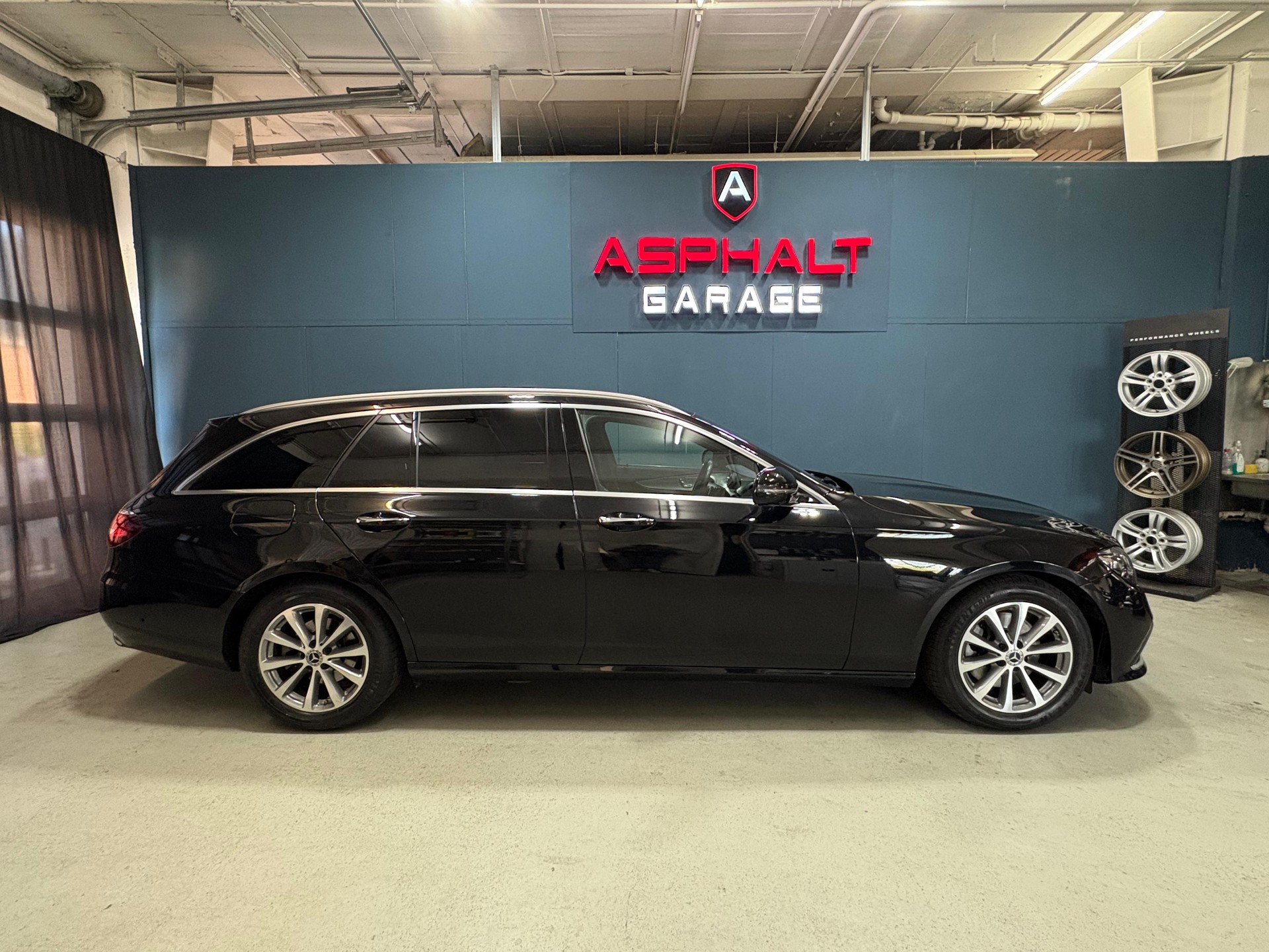 MERCEDES-BENZ E 220 d T 4Matic Avantgarde 9G-Tronic-image-7