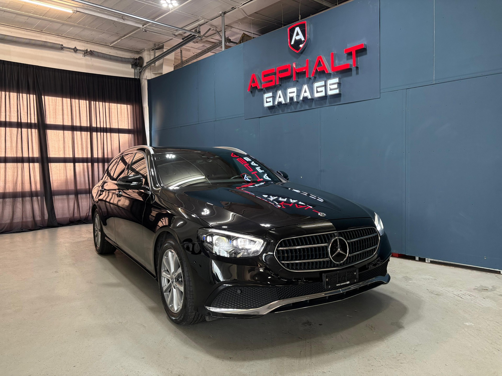 MERCEDES-BENZ E 220 d T 4Matic Avantgarde 9G-Tronic-showroom-element-3