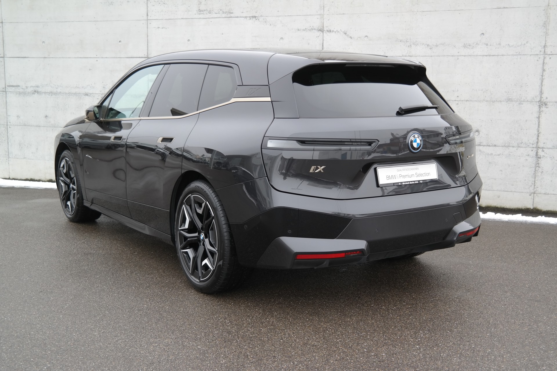 BMW iX xDrive50-showroom-element-3