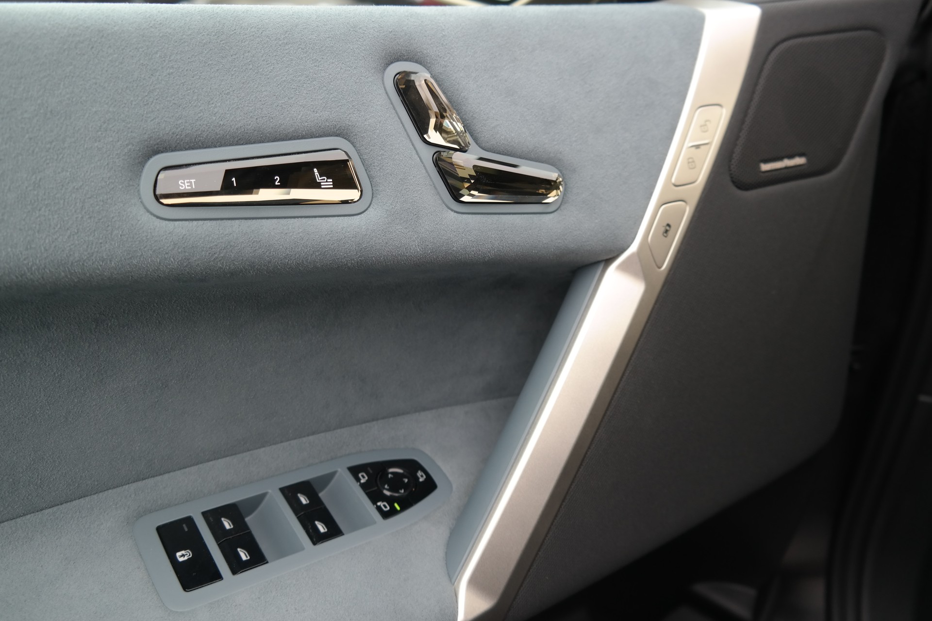 BMW iX xDrive50-image-11