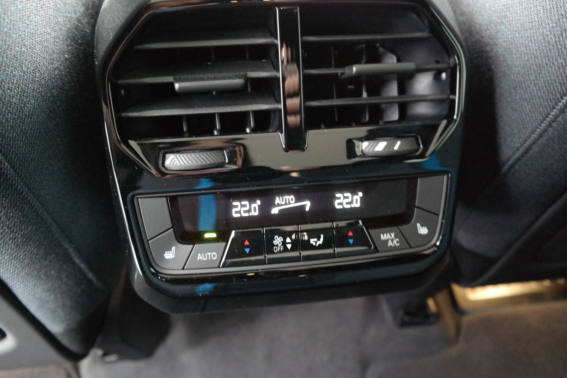 BMW iX xDrive50-image-15