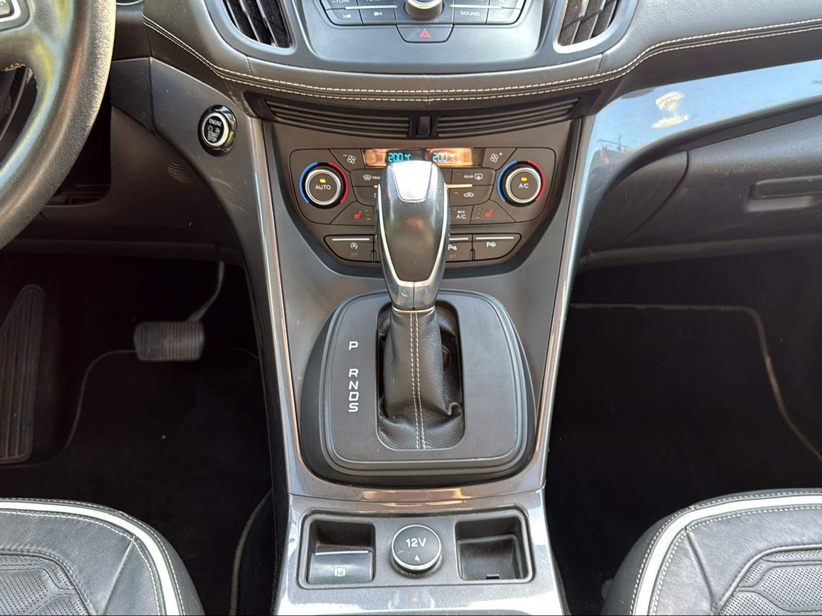 FORD Kuga 2.0 TDCi Vignale 4WD PowerShift-image-10