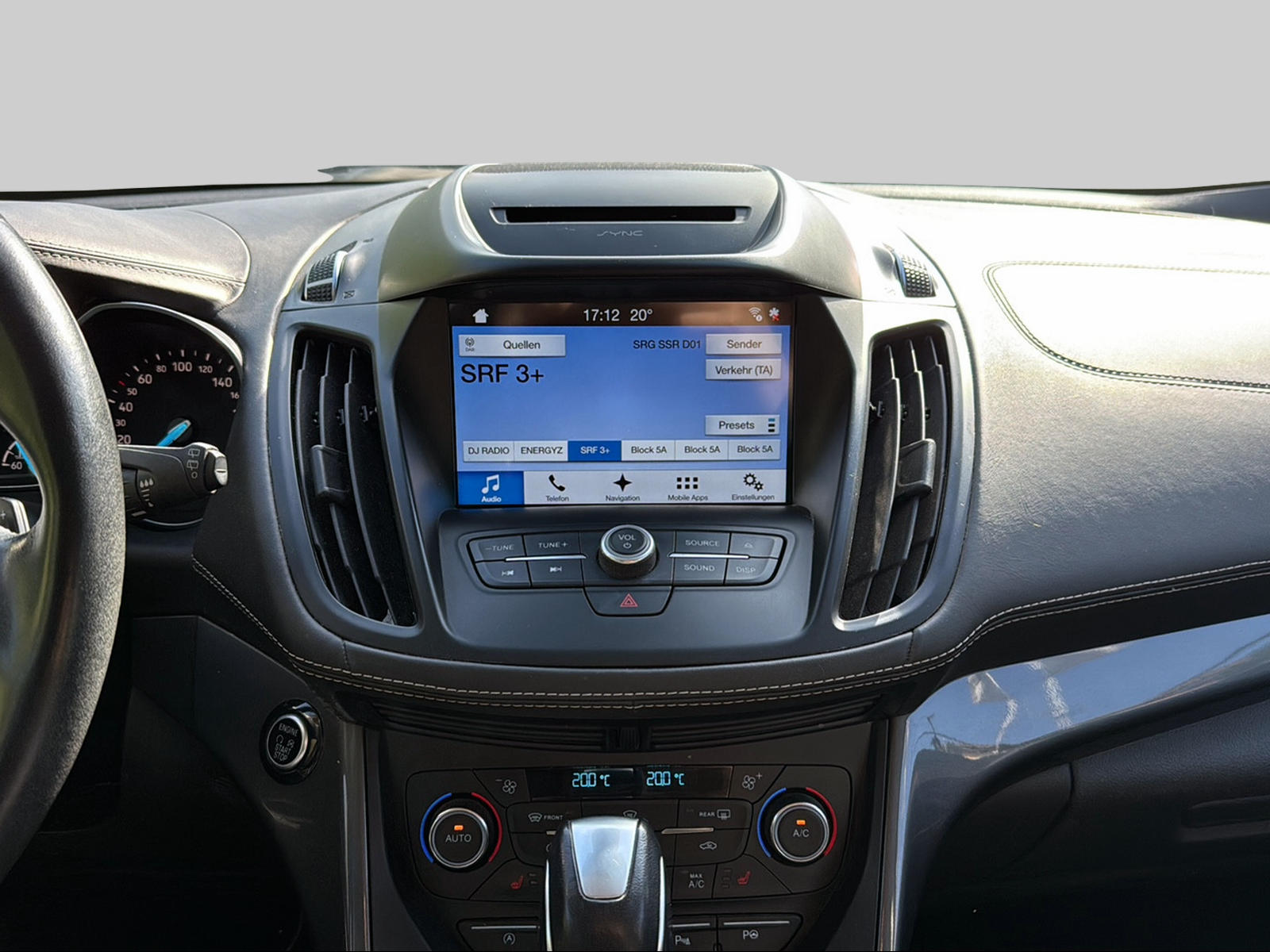 FORD Kuga 2.0 TDCi Vignale 4WD PowerShift-image-8