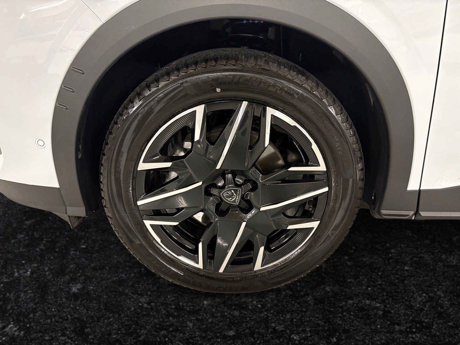 PEUGEOT 5008 145 Hybrid e-DCS6 Allure / #1 Elite Dealer – AutoScout24 Award 2025 Winner-image-15