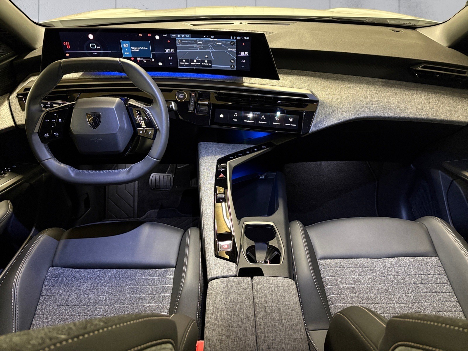 PEUGEOT 5008 145 Hybrid e-DCS6 Allure / #1 Elite Dealer – AutoScout24 Award 2025 Winner-image-9